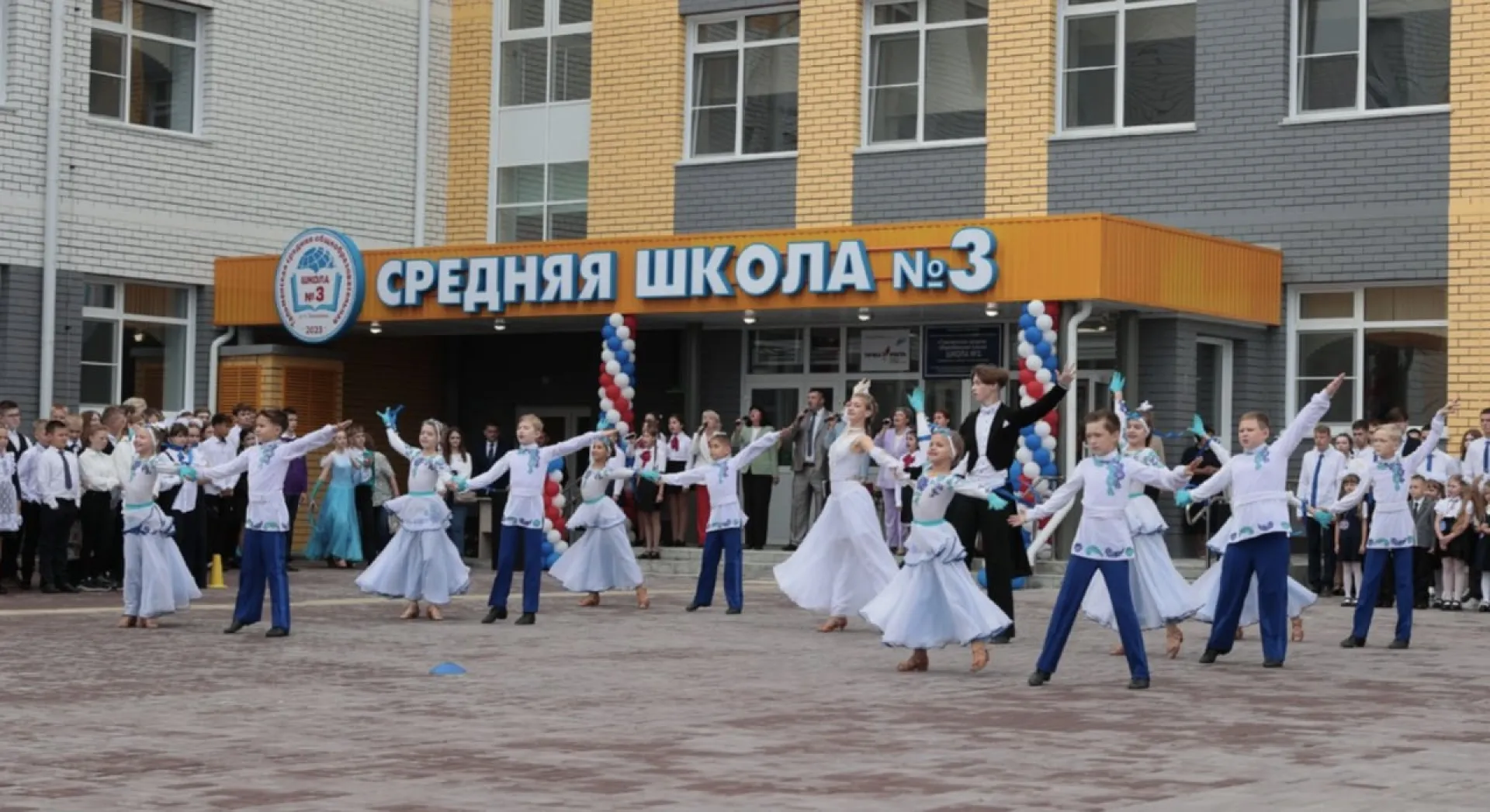 Губернатор Виктор Томенко открыл новую школу в Тальменском районе Губернатор Виктор Томенко открыл новую школу в Тальменском районе