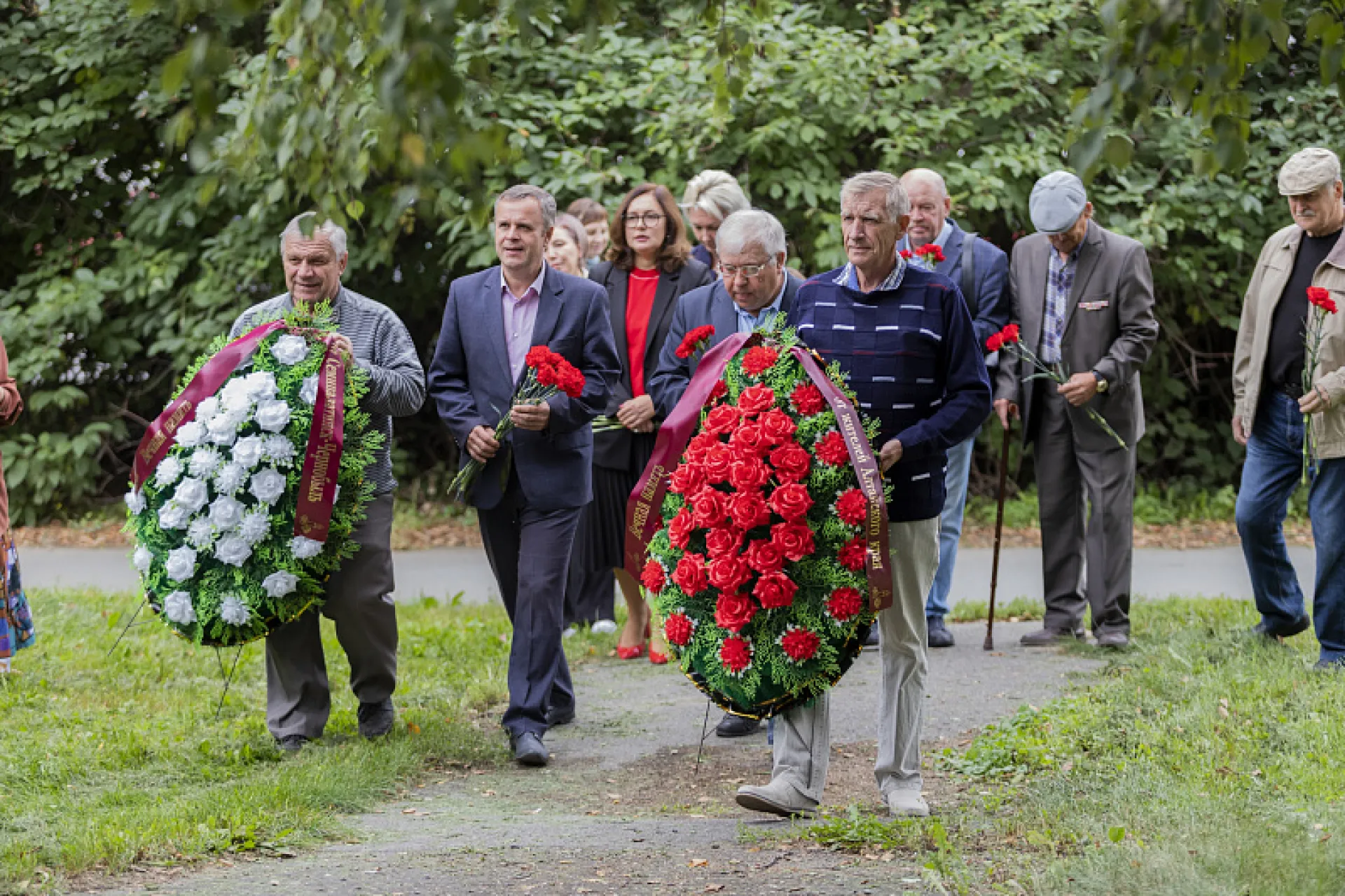 75 лет назад на Семипалатинском полигоне прошло испытание ядерного оружия. Сегодня в Барнауле почтили память земляков, пострадавших от радиации 75 лет назад на Семипалатинском полигоне прошло испытание ядерного оружия. Сегодня в Барнауле почтили память земляков, пострадавших от радиации