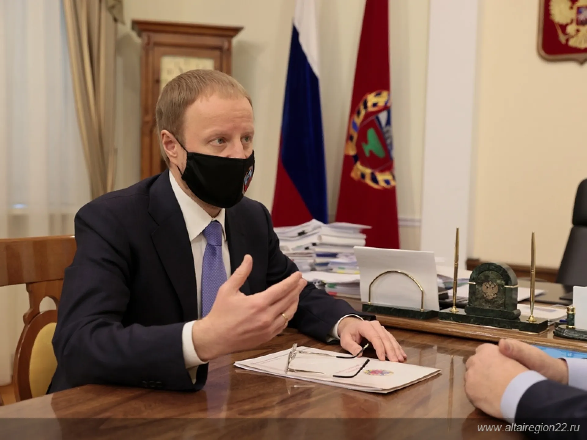 Виктор Томенко провёл рабочую встречу с главой Алейска Виктор Томенко провёл рабочую встречу с главой Алейска