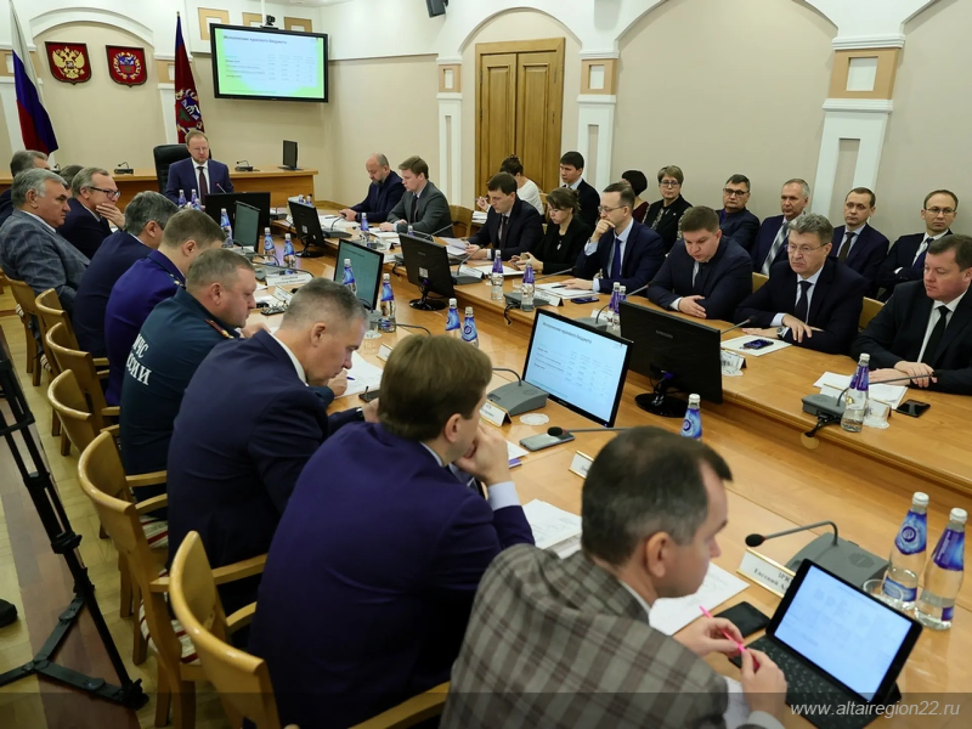 На заседании правительства Алтайского края рассмотрены итоги исполнения краевого бюджета за 9 месяцев 2022 года