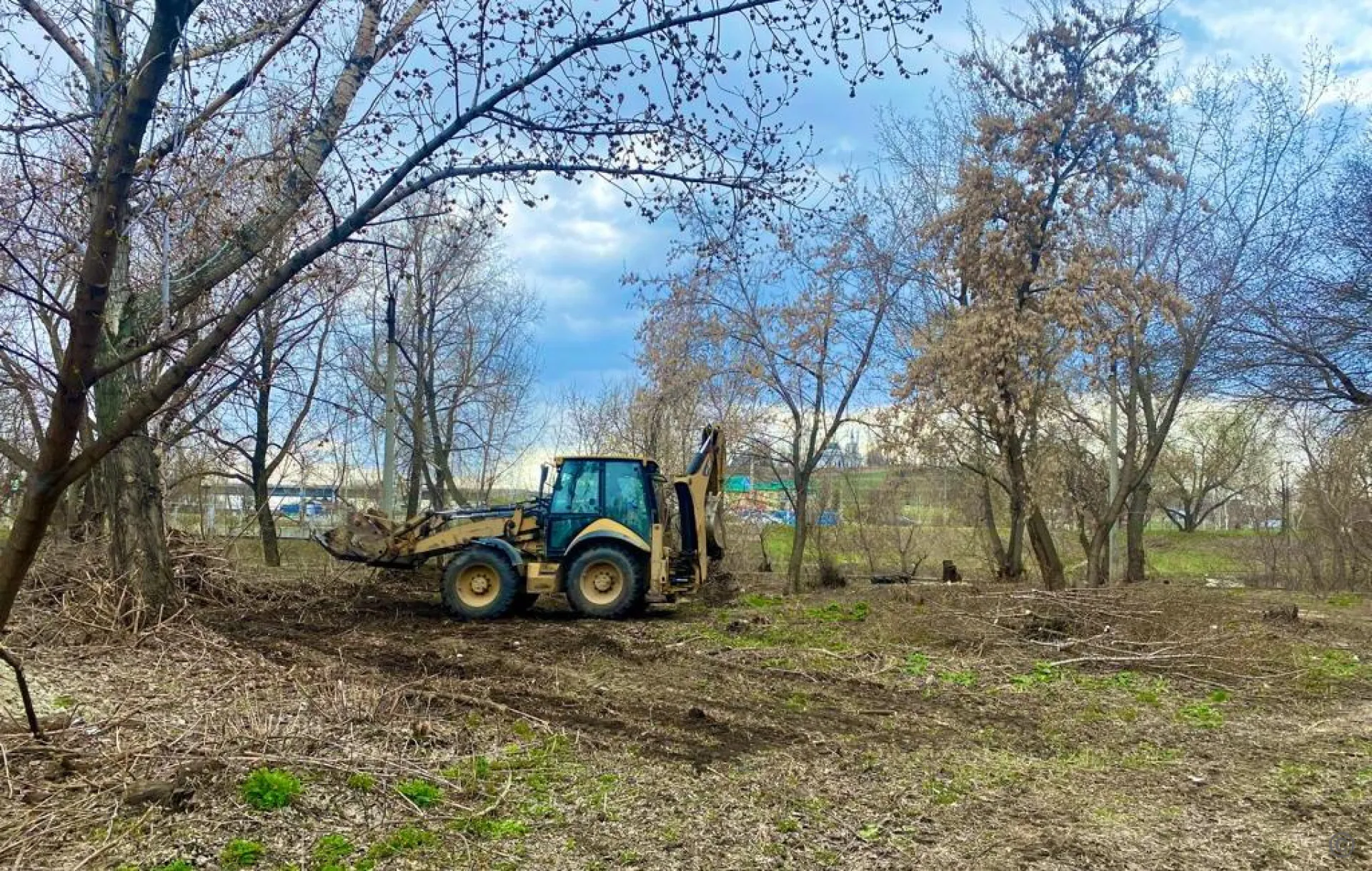 К благоустройству сквера на улице Приречной приступили в Барнауле К благоустройству сквера на улице Приречной приступили в Барнауле
