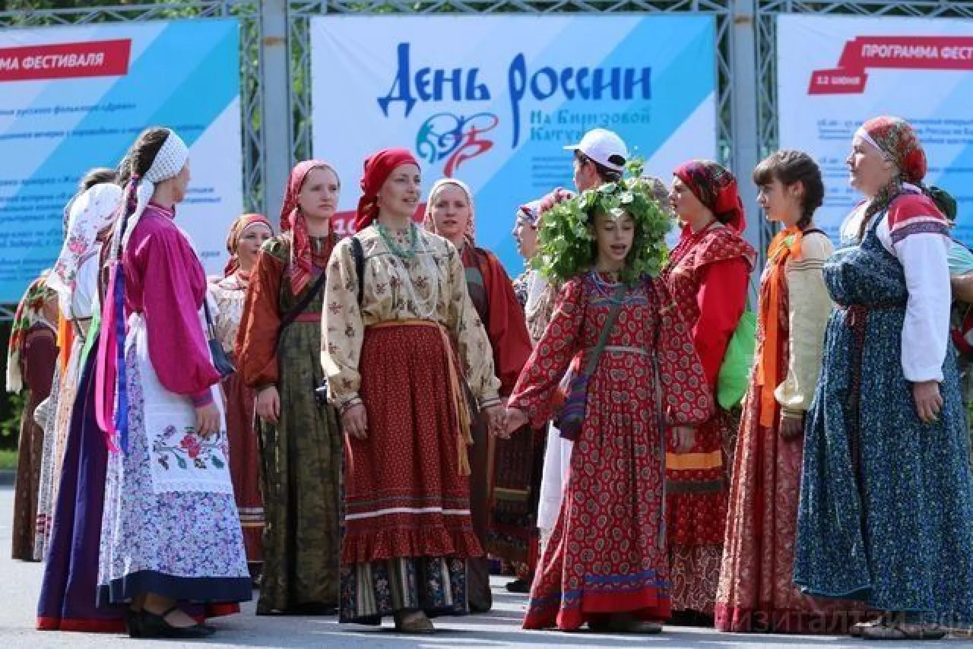Всероссийский фестиваль традиционной культуры «День России на Бирюзовой Катуни» Всероссийский фестиваль традиционной культуры «День России на Бирюзовой Катуни»
