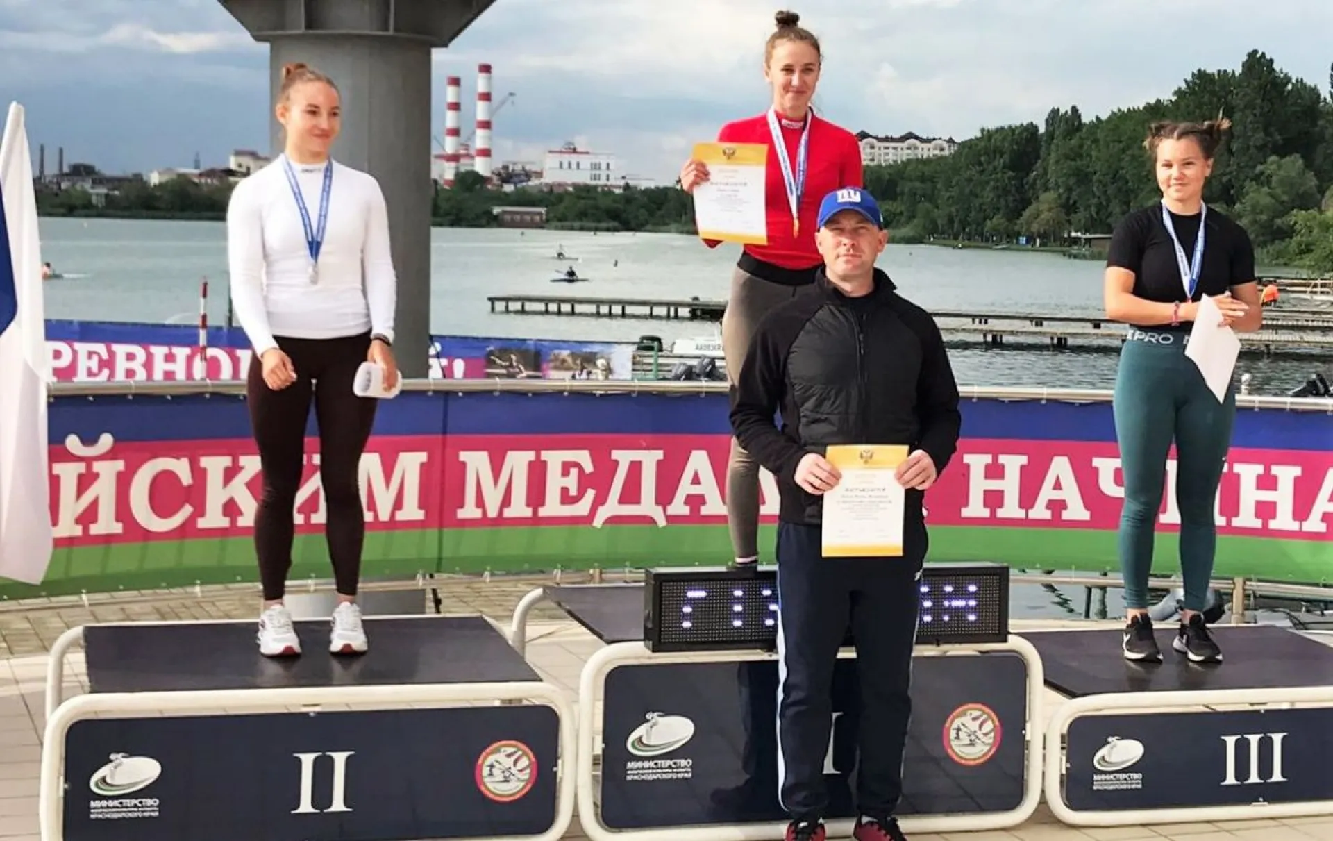 Алтайские спортсмены собрали комплект медалей во второй день первенства России по гребле Алтайские спортсмены собрали комплект медалей во второй день первенства России по гребле