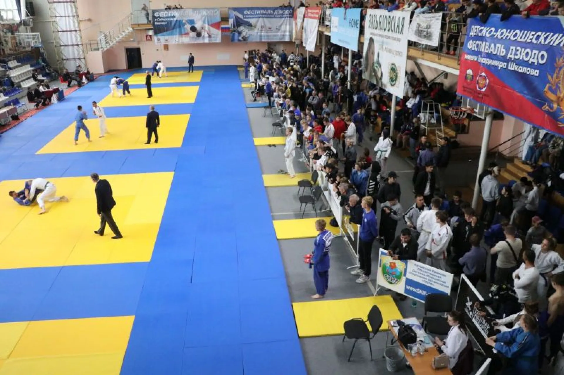 Спортсмены из трех стран выступили на Международном фестивале дзюдо в Барнауле Спортсмены из трех стран выступили на Международном фестивале дзюдо в Барнауле