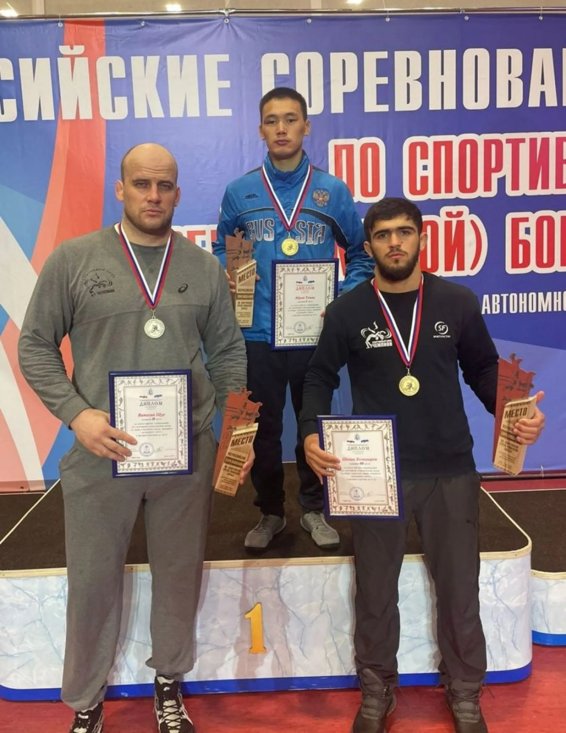 Алтайские борцы стали призерами всероссийских соревнований Алтайские борцы стали призерами всероссийских соревнований