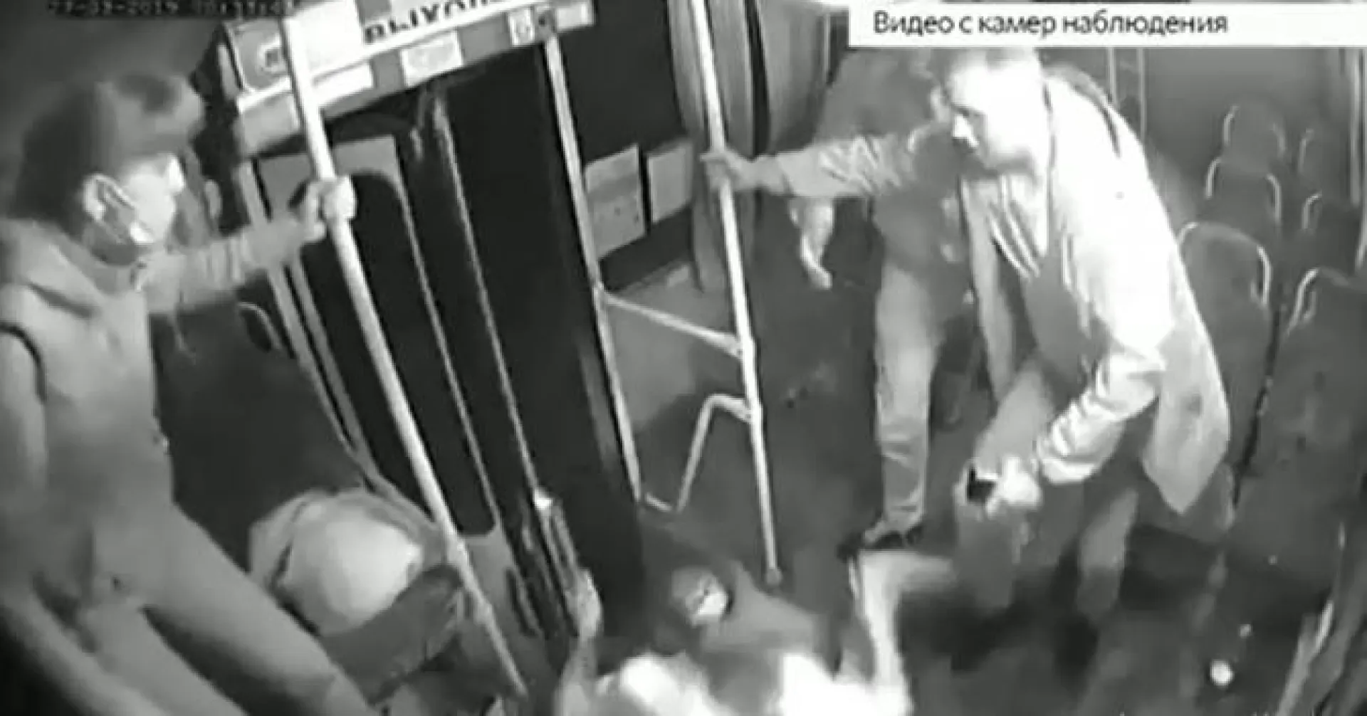 Один из парней, избивших пассажирку и кондуктора автобуса в Бийске, извинился перед пострадавшими