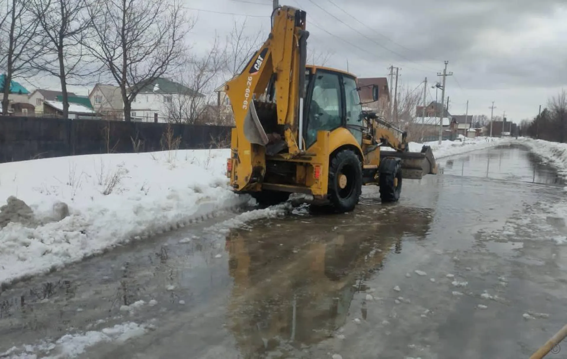 Городские службы устраняют последствия непогоды в Барнауле Городские службы устраняют последствия непогоды в Барнауле