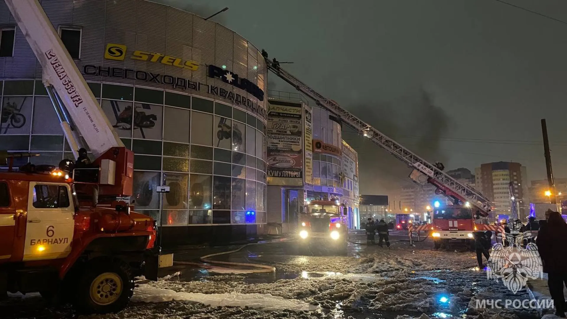 Впавший в кому после тушения пожара в барнаульском ТЦ спасатель умер Впавший в кому после тушения пожара в барнаульском ТЦ спасатель умер