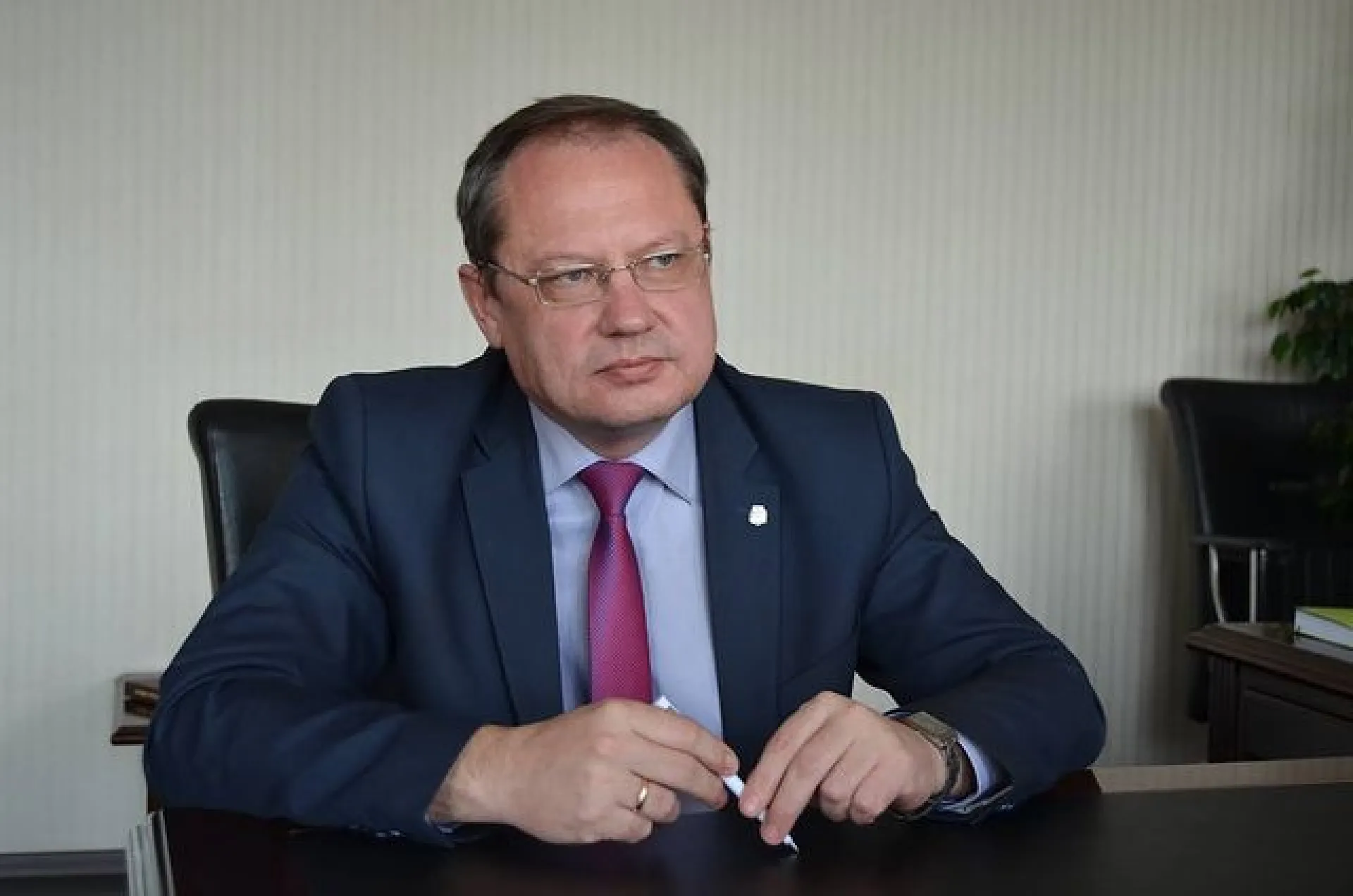 «По пути убеждения»: мэр Бийска призвал отстранять от работы невакцинированных «По пути убеждения»: мэр Бийска призвал отстранять от работы невакцинированных