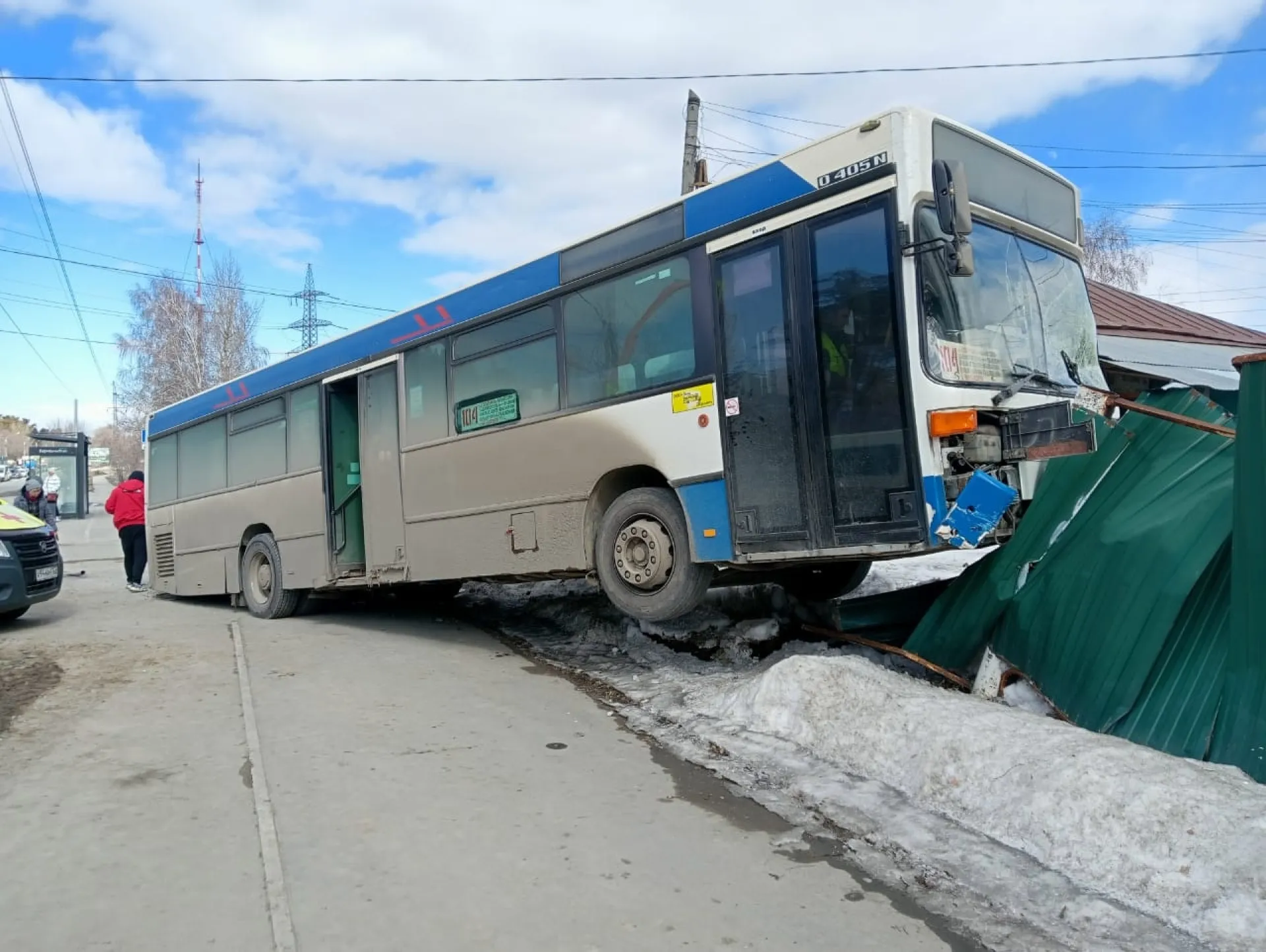 Массовое ДТП с участием пассажирского автобуса произошло в Барнауле Массовое ДТП с участием пассажирского автобуса произошло в Барнауле