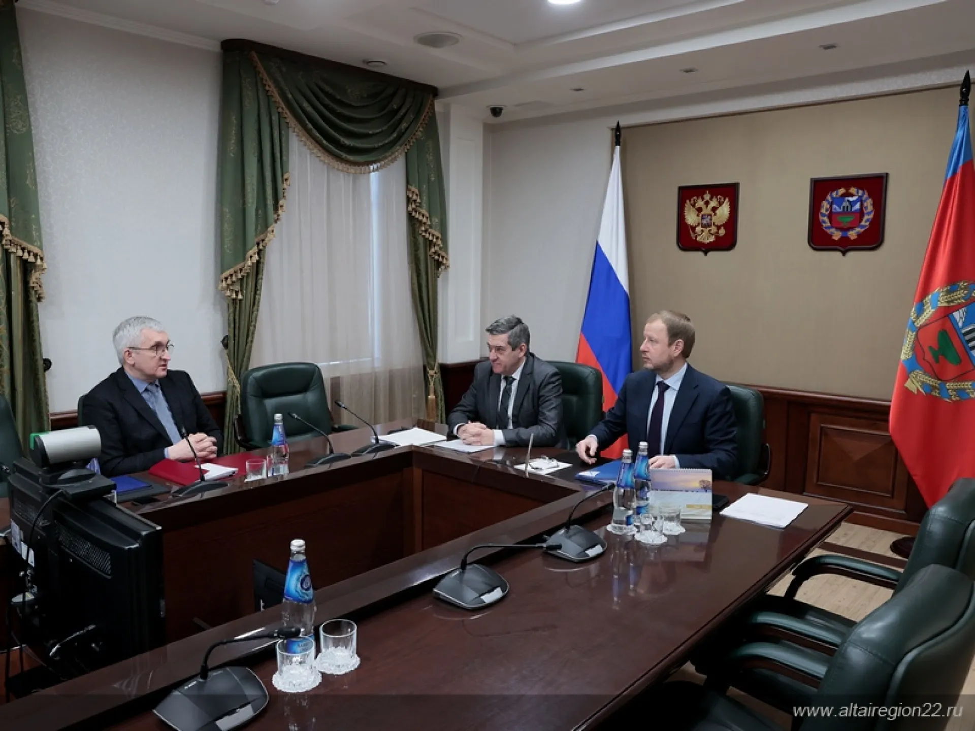 Виктор Томенко принял участие в совещании по вопросам социально-экономической поддержки регионов Сибири Виктор Томенко принял участие в совещании по вопросам социально-экономической поддержки регионов Сибири