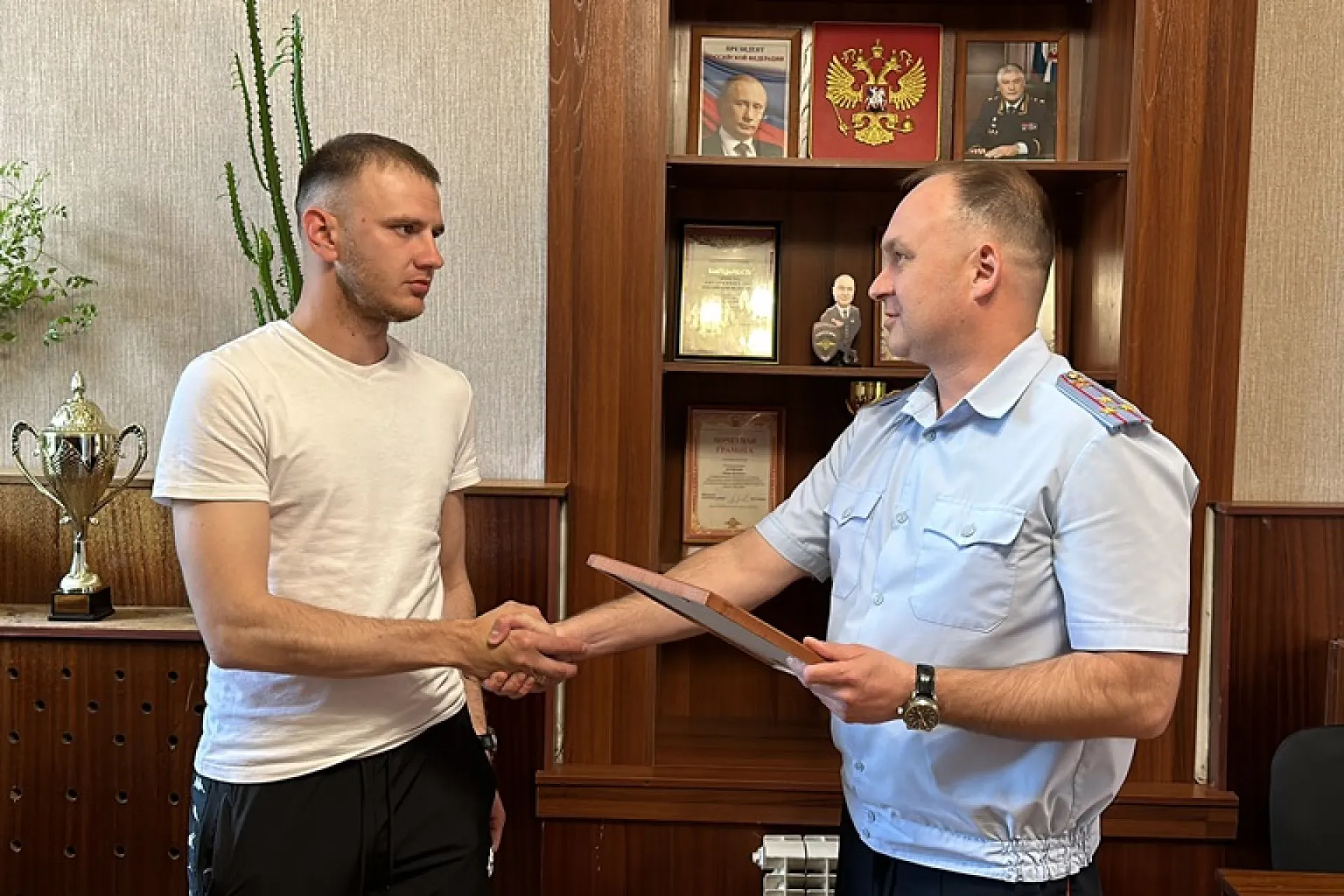Очевидец помог задержать закладчика в Бийске Очевидец помог задержать закладчика в Бийске