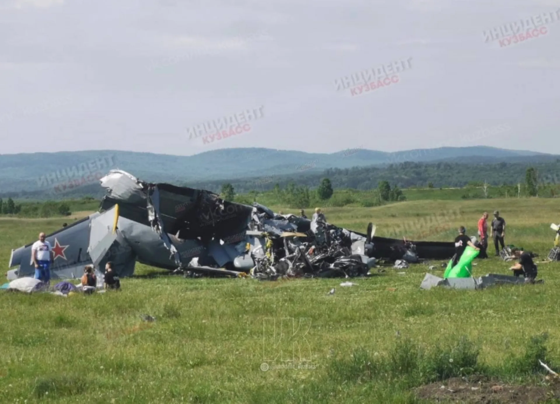 В Кемеровской области самолет совершил жесткую посадку. Есть погибшие В Кемеровской области самолет совершил жесткую посадку. Есть погибшие