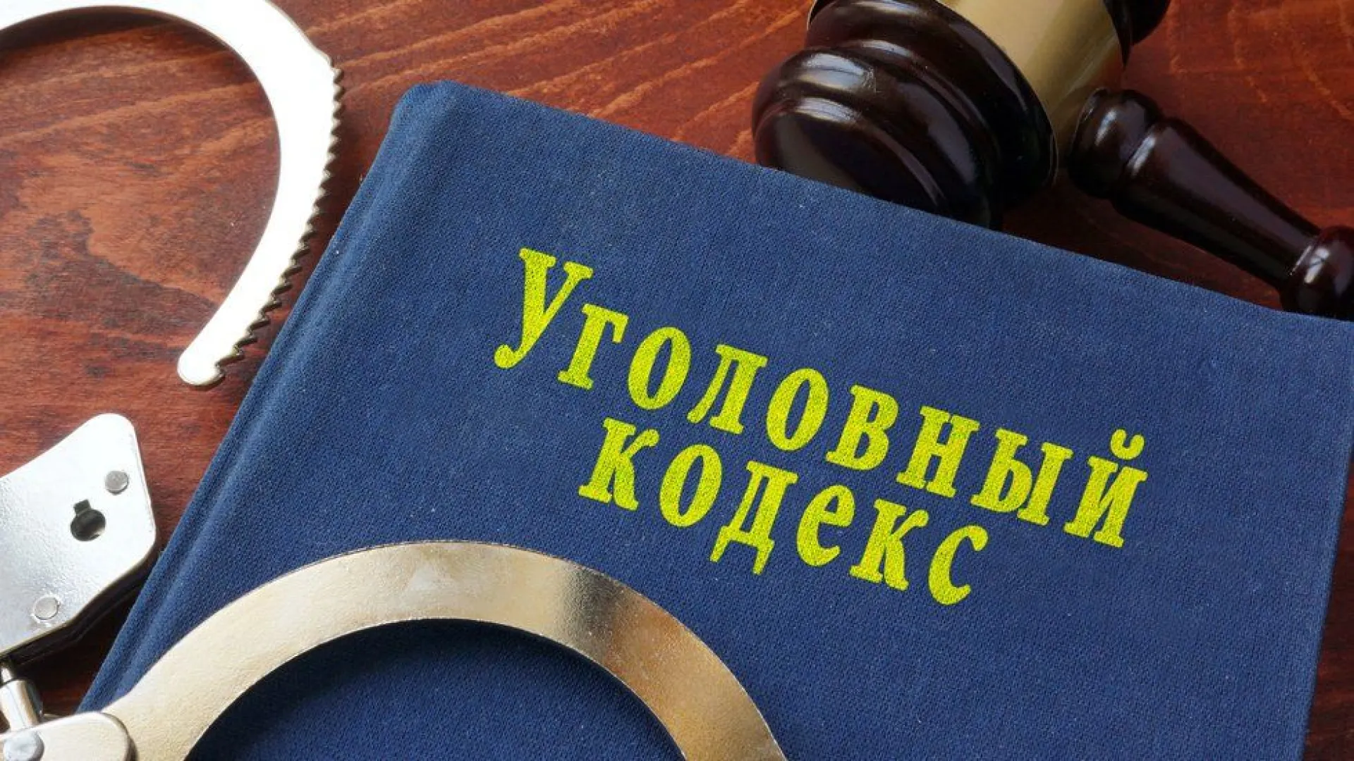 Жительница Алтайского края нанесла несколько ударов полицейскому Жительница Алтайского края нанесла несколько ударов полицейскому