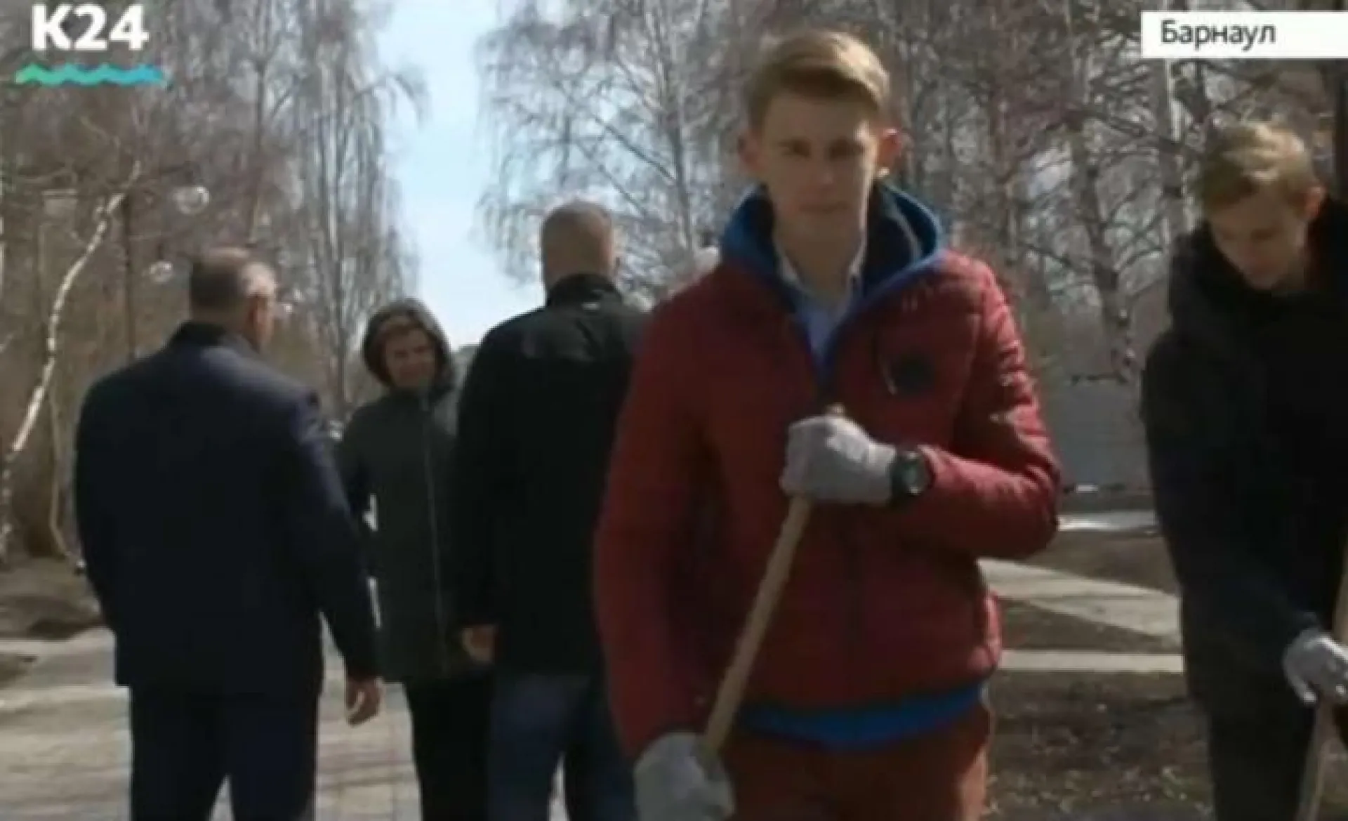 Глава города Сергей Дугин проверил, как проходит субботник в Барнауле Глава города Сергей Дугин проверил, как проходит субботник в Барнауле