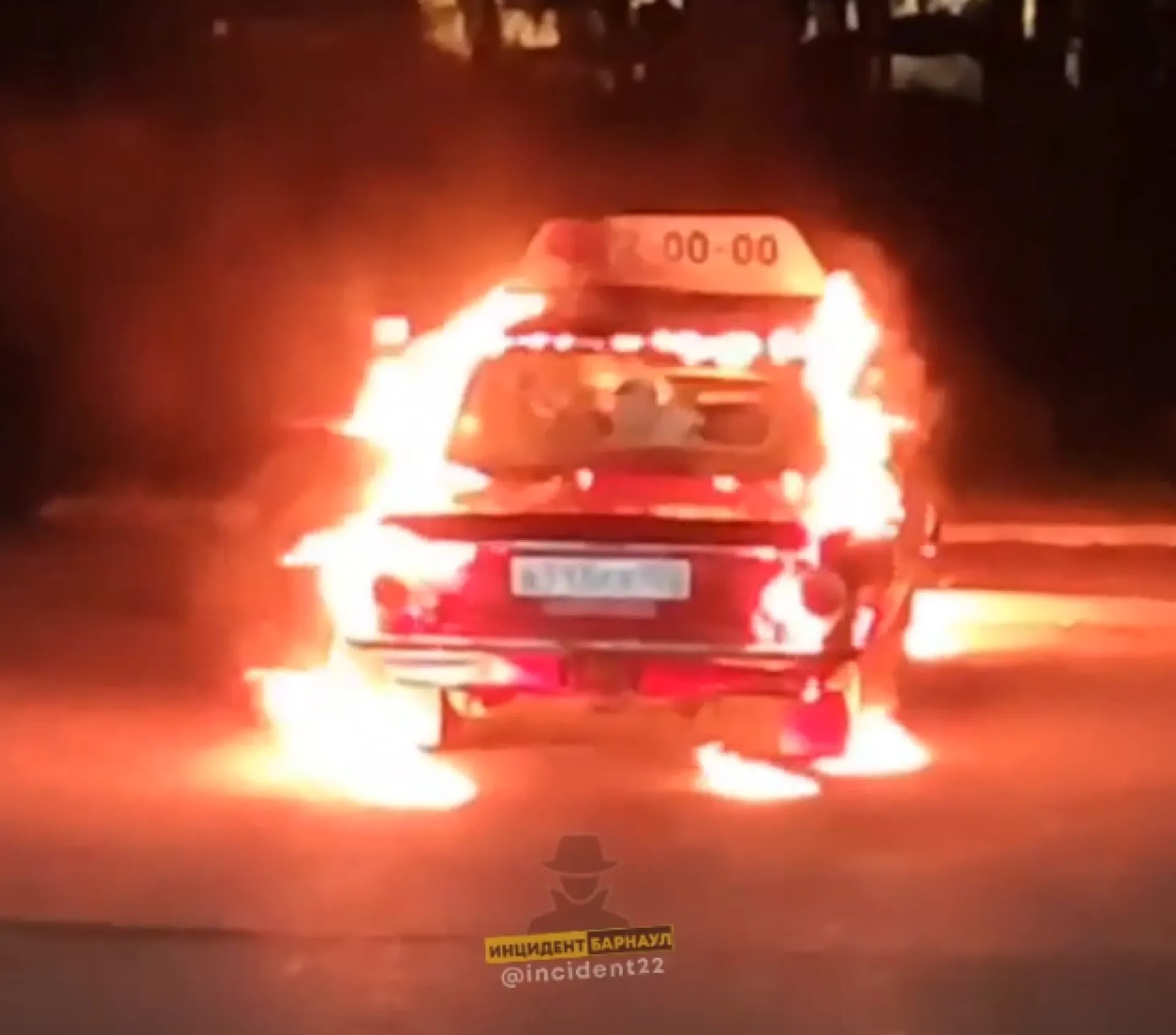 В Яровом неизвестные сожгли любимый горожанами автомобиль ЗАЗ-968 В Яровом неизвестные сожгли любимый горожанами автомобиль ЗАЗ-968