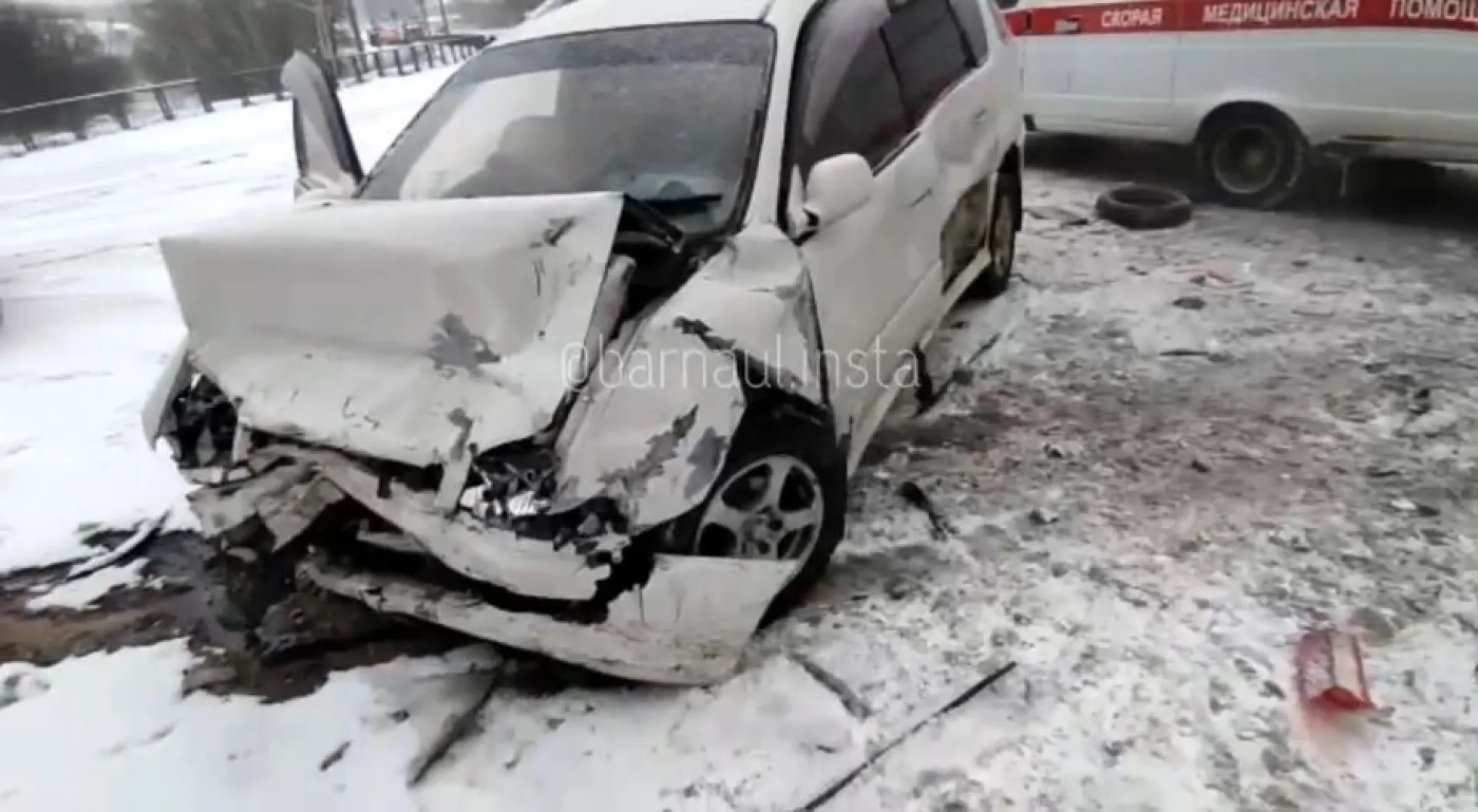 Три человека пострадали в аварии на барнаульской трассе в Ленточном бору Три человека пострадали в аварии на барнаульской трассе в Ленточном бору
