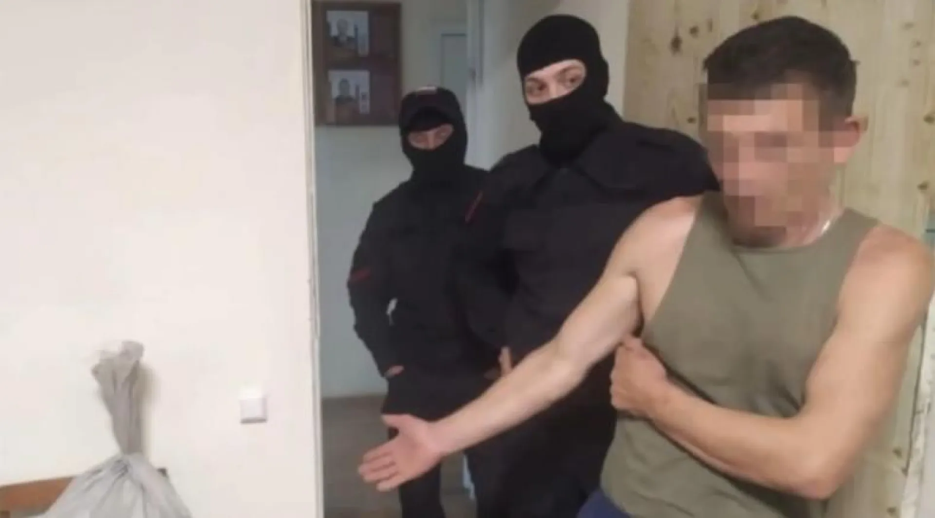 Жители Республики Алтай избили участкового железным ключом Жители Республики Алтай избили участкового железным ключом