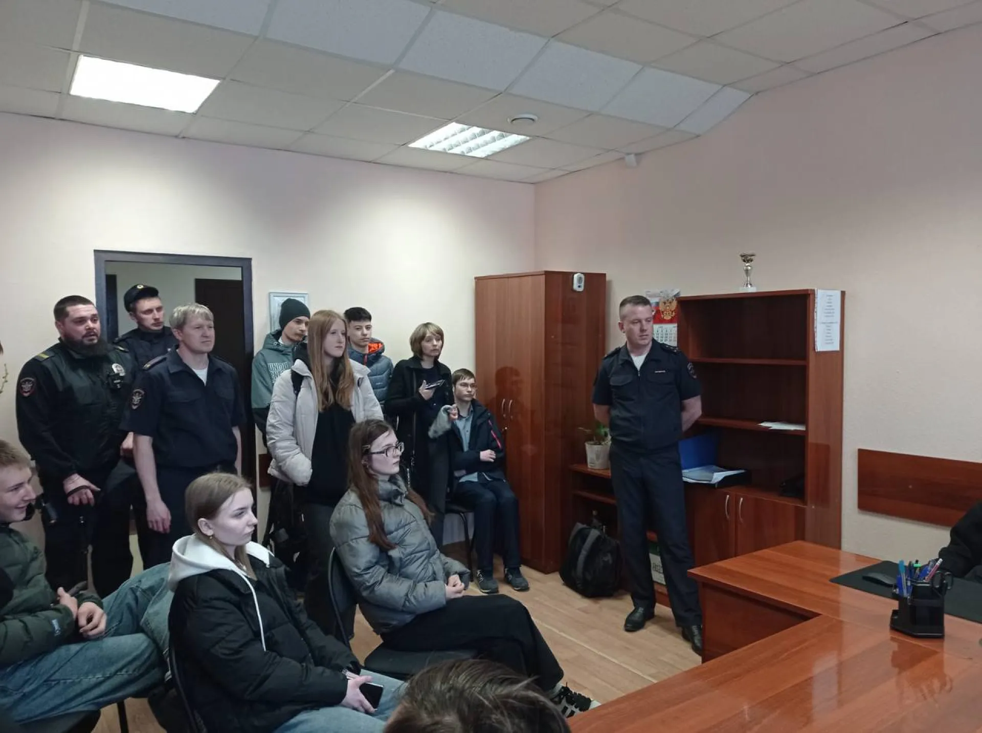 На Алтае транспортные полицейские провели выездной урок безопасности для школьников