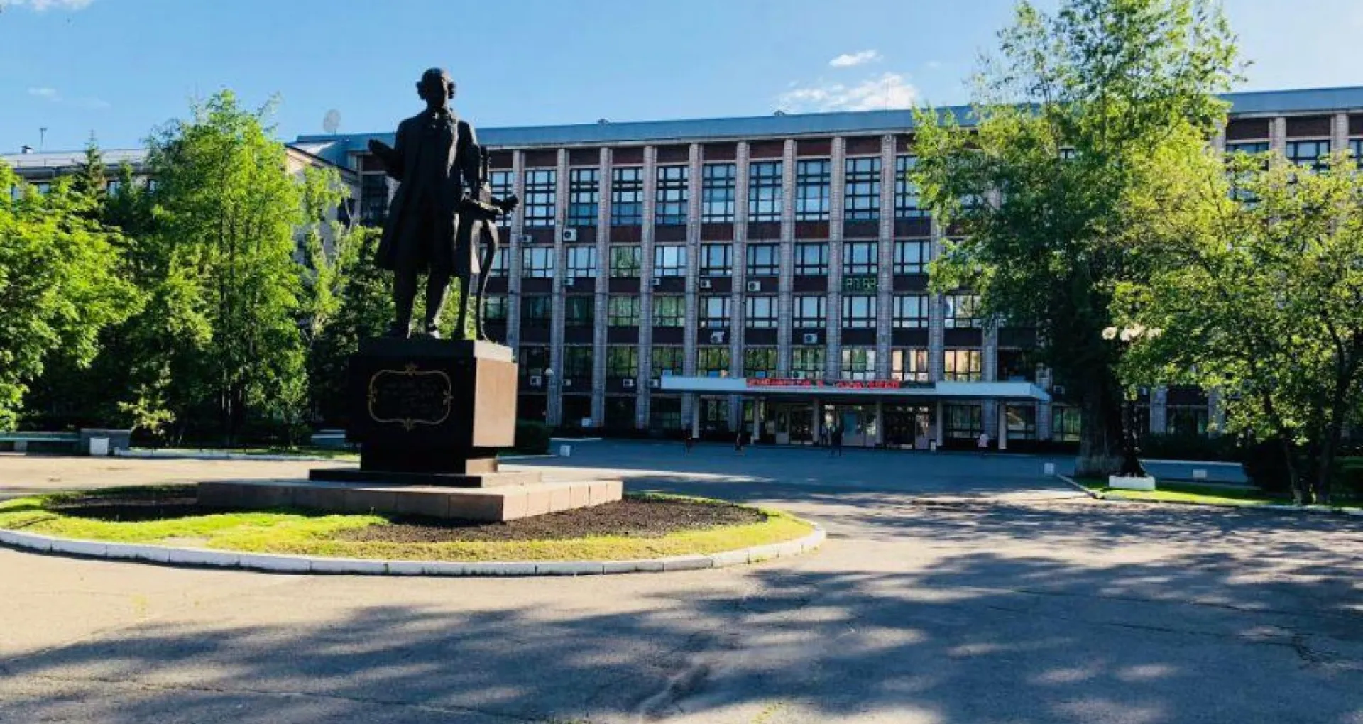 День рождения Бориса Тронова. Кто это? Рассказываем, чем примечателен день 8 апреля в истории Алтайского края День рождения Бориса Тронова. Кто это? Рассказываем, чем примечателен день 8 апреля в истории Алтайского края