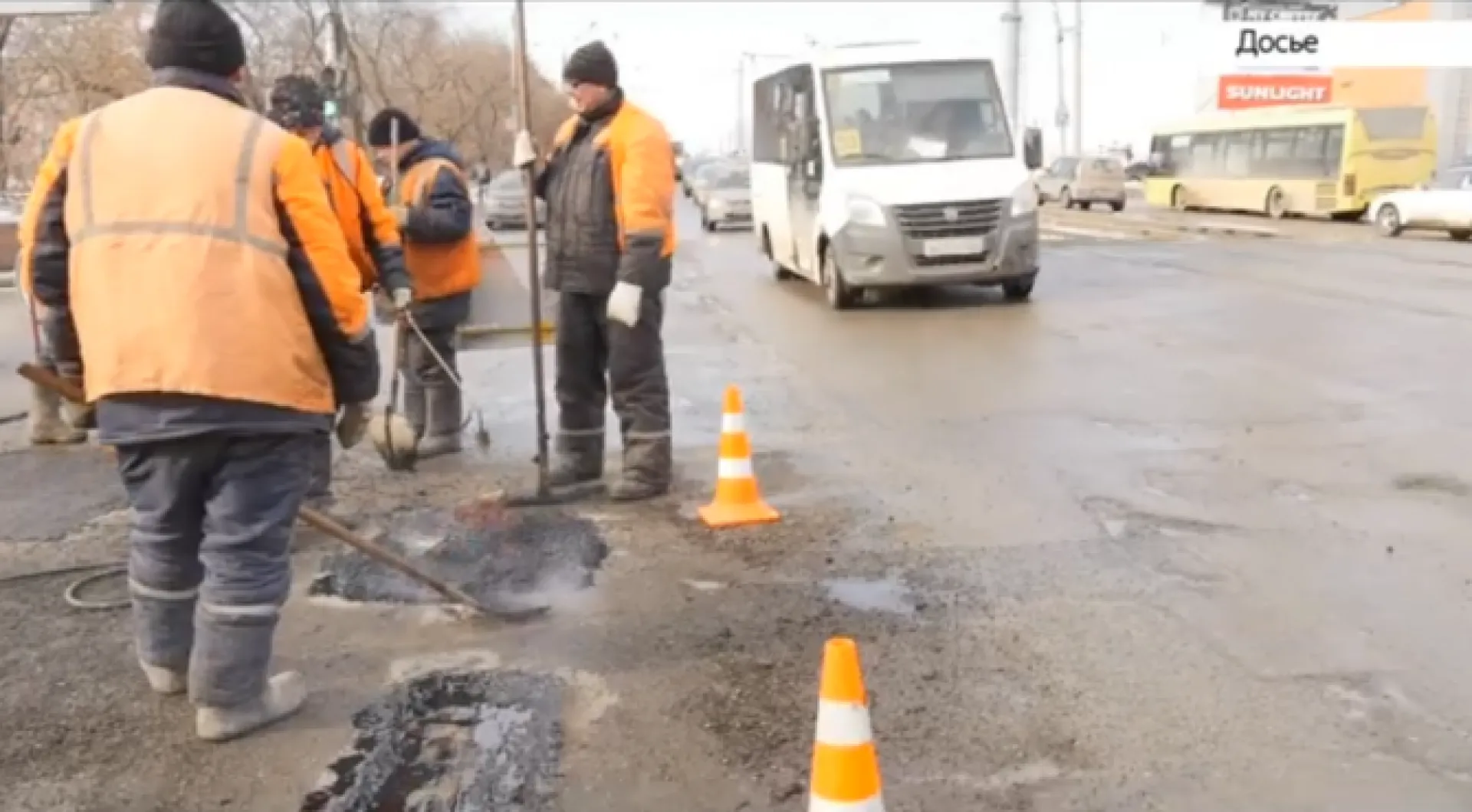 Асфальт на улице Власихинской в Барнауле «растаял» вместе со снегом