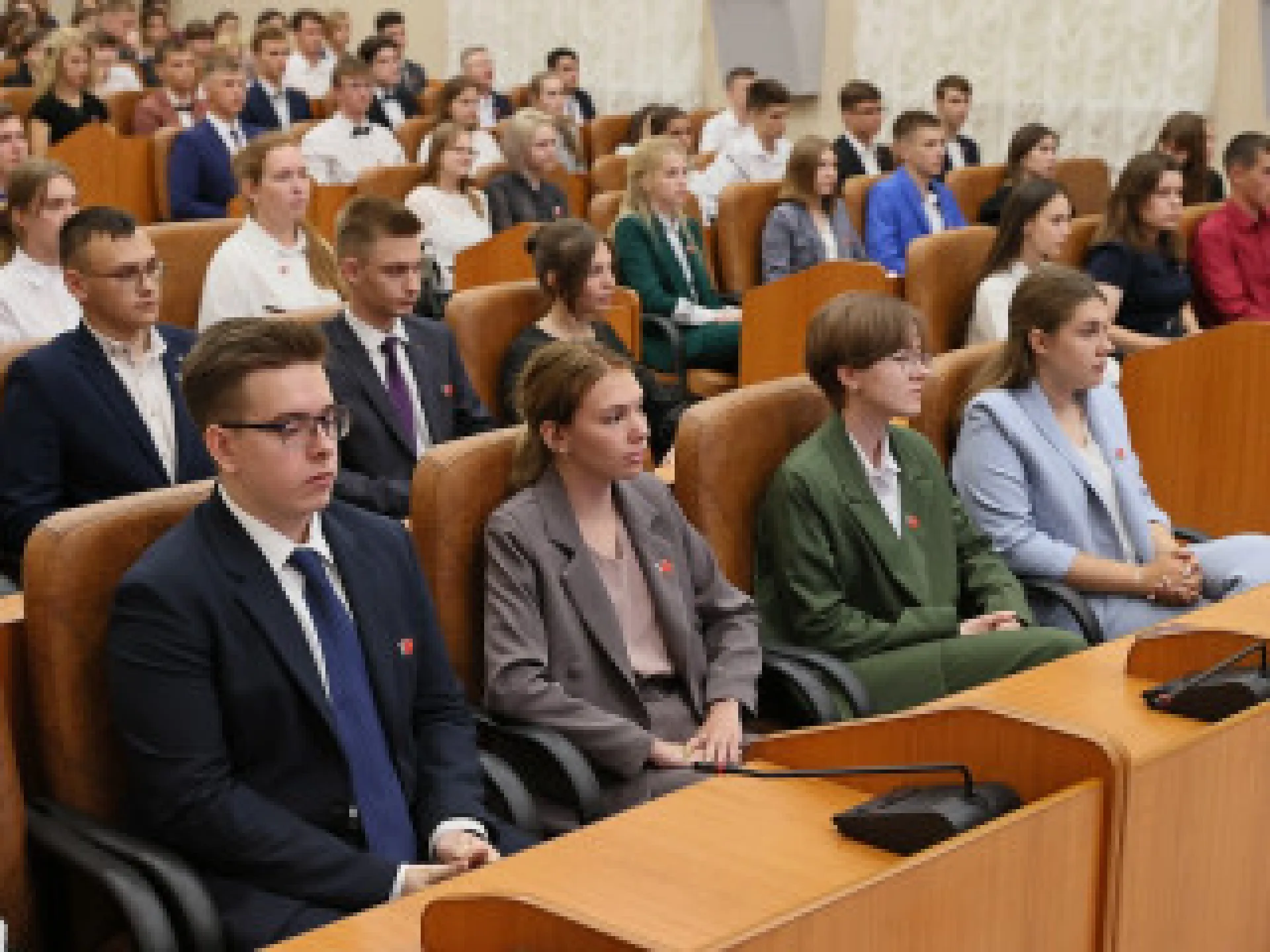 Торжественный прием лучших выпускников школ прошел в правительстве Алтайского края Торжественный прием лучших выпускников школ прошел в правительстве Алтайского края