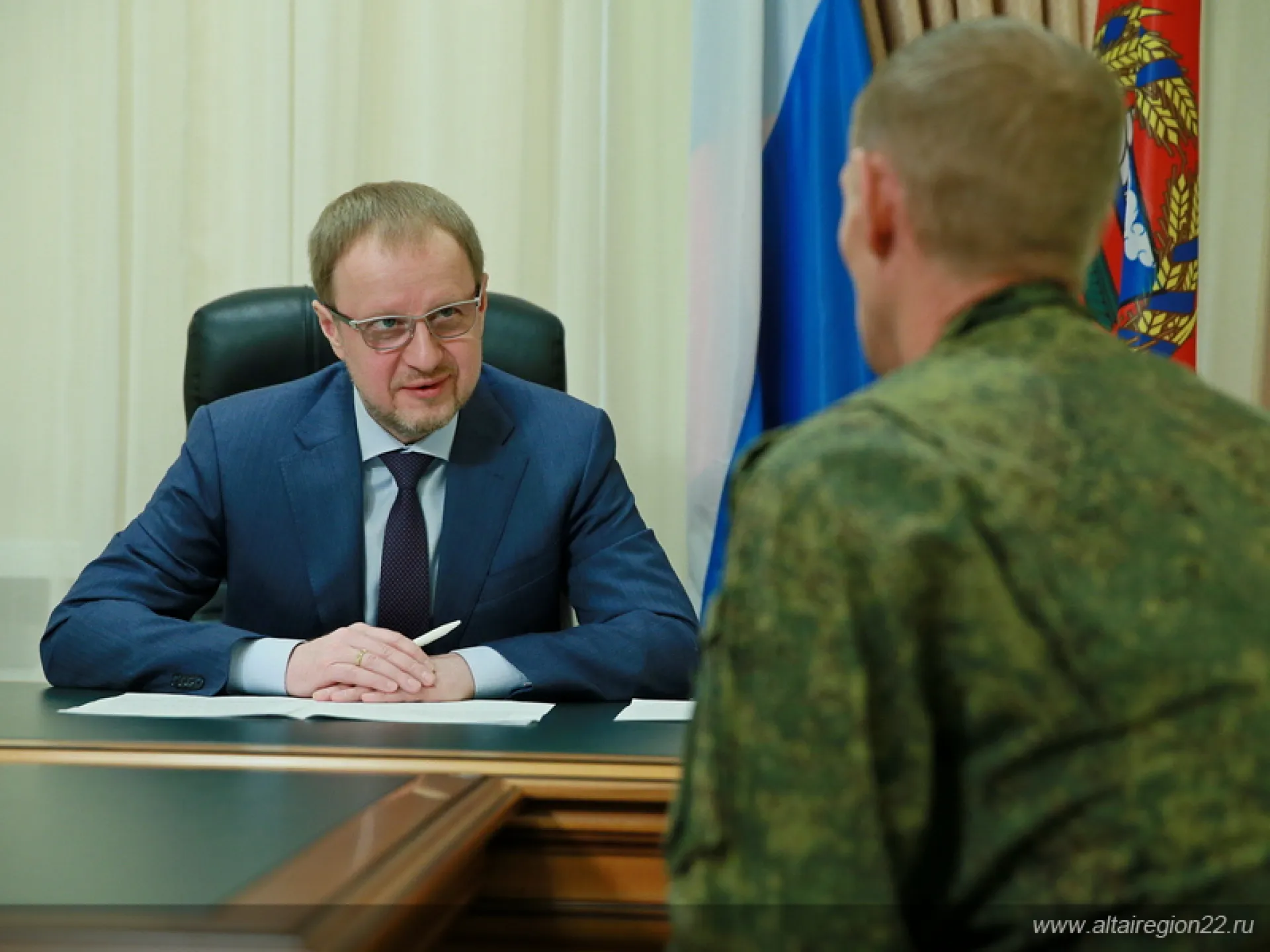 Губернатор Алтайского края Виктор Томенко провел личный прием граждан Губернатор Алтайского края Виктор Томенко провел личный прием граждан