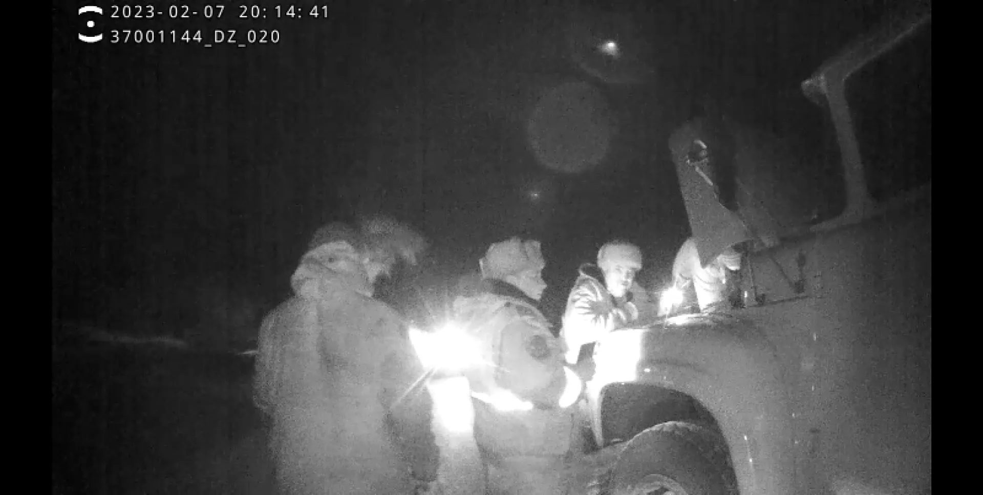 Сотрудники Госавтоинспекции спасли замерзающих водителей на трассе в Алтайском крае Сотрудники Госавтоинспекции спасли замерзающих водителей на трассе в Алтайском крае