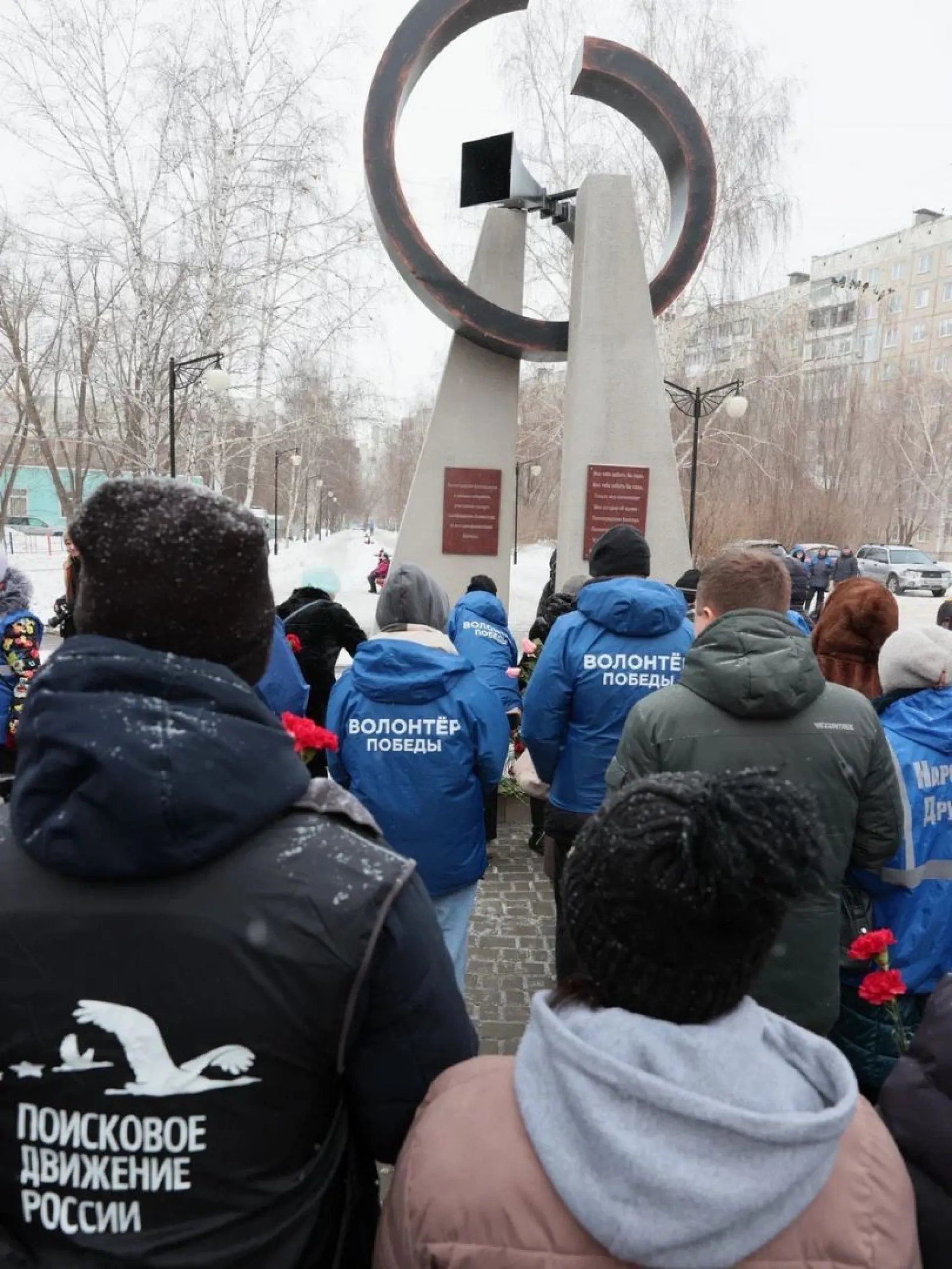 В Барнауле в День снятия блокады Ленинграда возложили цветы к Мемориалу Славы В Барнауле в День снятия блокады Ленинграда возложили цветы к Мемориалу Славы