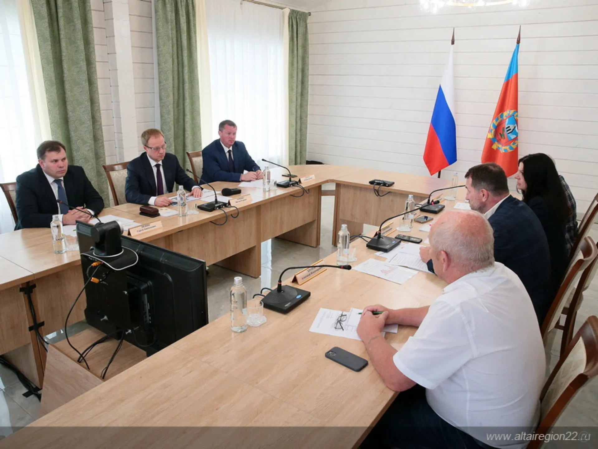 Виктор Томенко обсудил перспективы сотрудничества Алтайского края и Петербургского тракторного завода Виктор Томенко обсудил перспективы сотрудничества Алтайского края и Петербургского тракторного завода