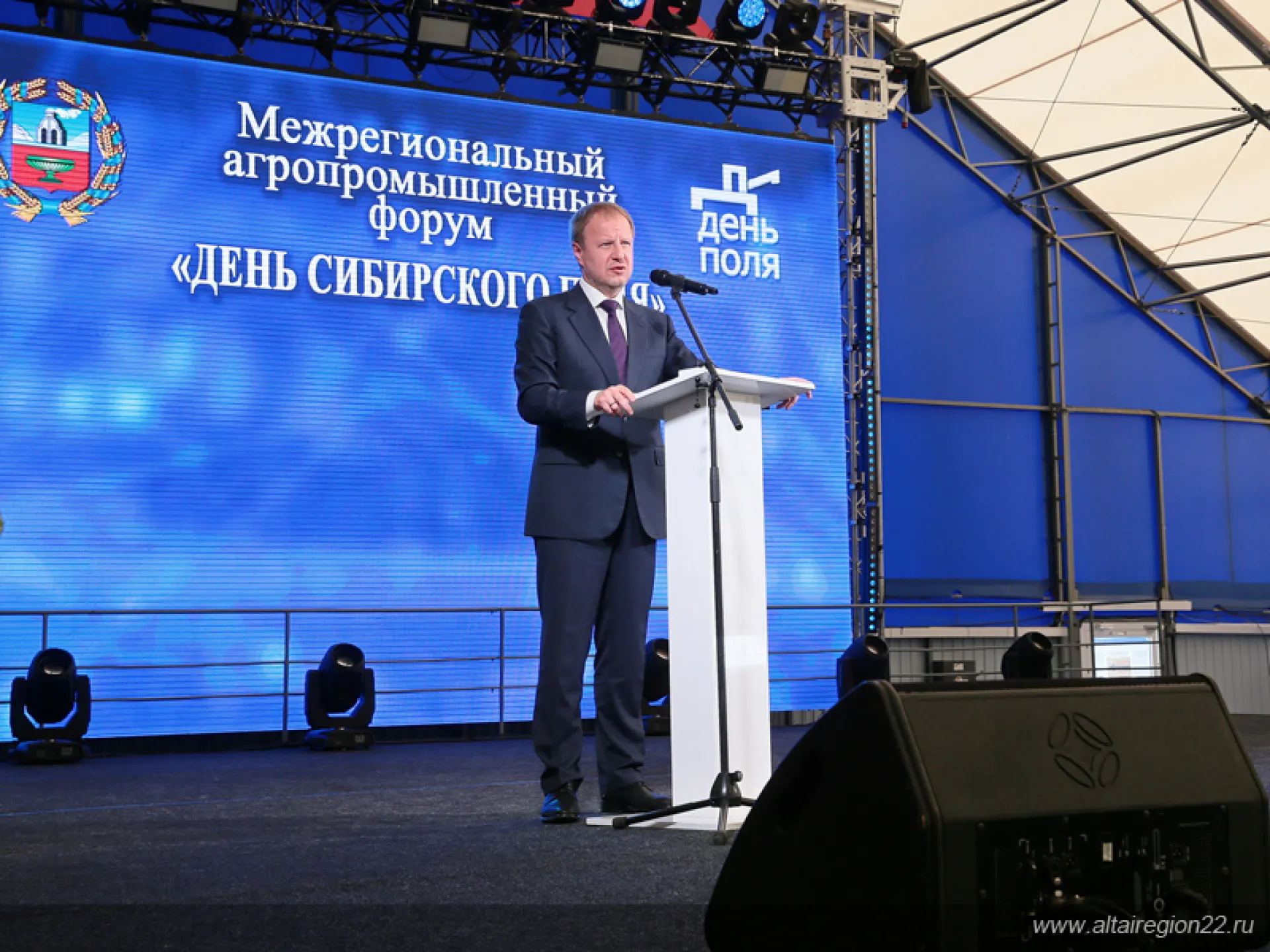 Виктор Томенко открыл работу Межрегионального агрофорума «День сибирского поля» Виктор Томенко открыл работу Межрегионального агрофорума «День сибирского поля»