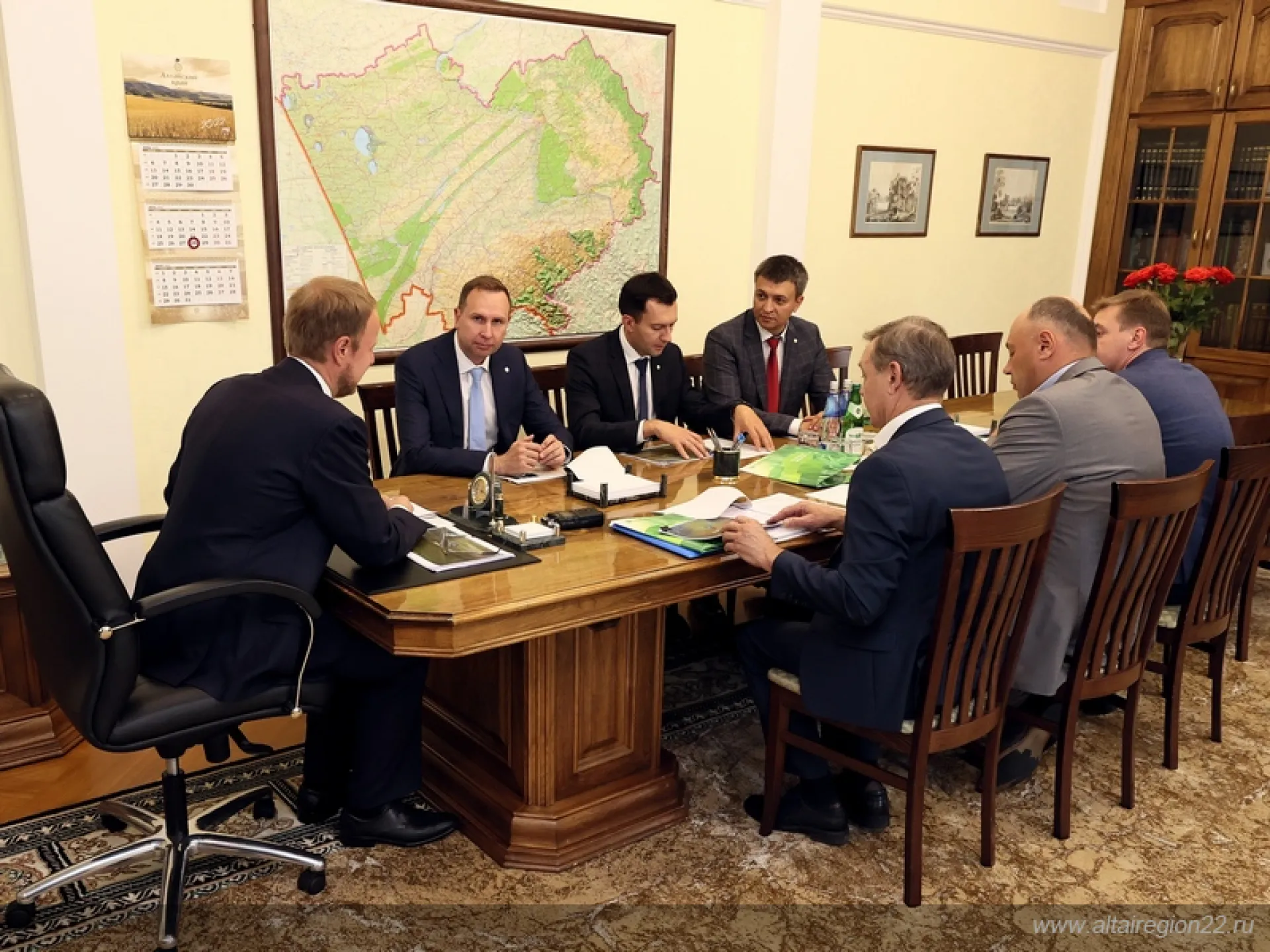 Губернатор Алтайского края встретился с новым председателем Сибирского Сбера Губернатор Алтайского края встретился с новым председателем Сибирского Сбера