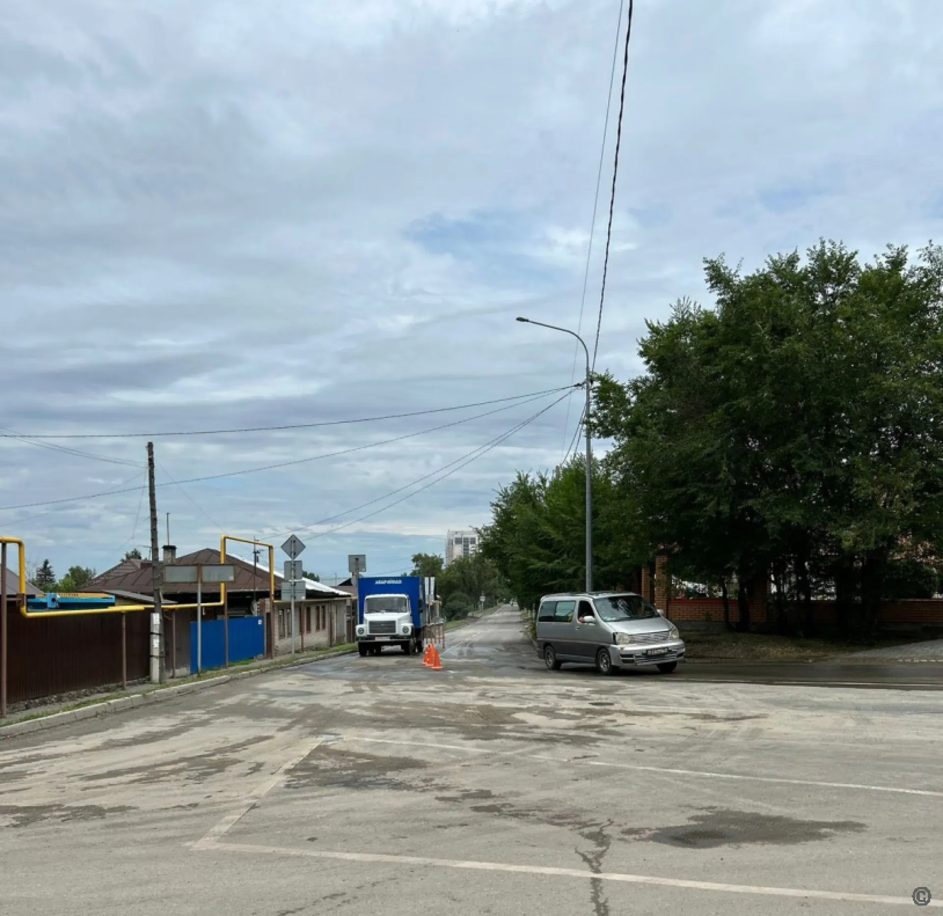 Движение транспорта на улице Аванесова восстановили Движение транспорта на улице Аванесова восстановили