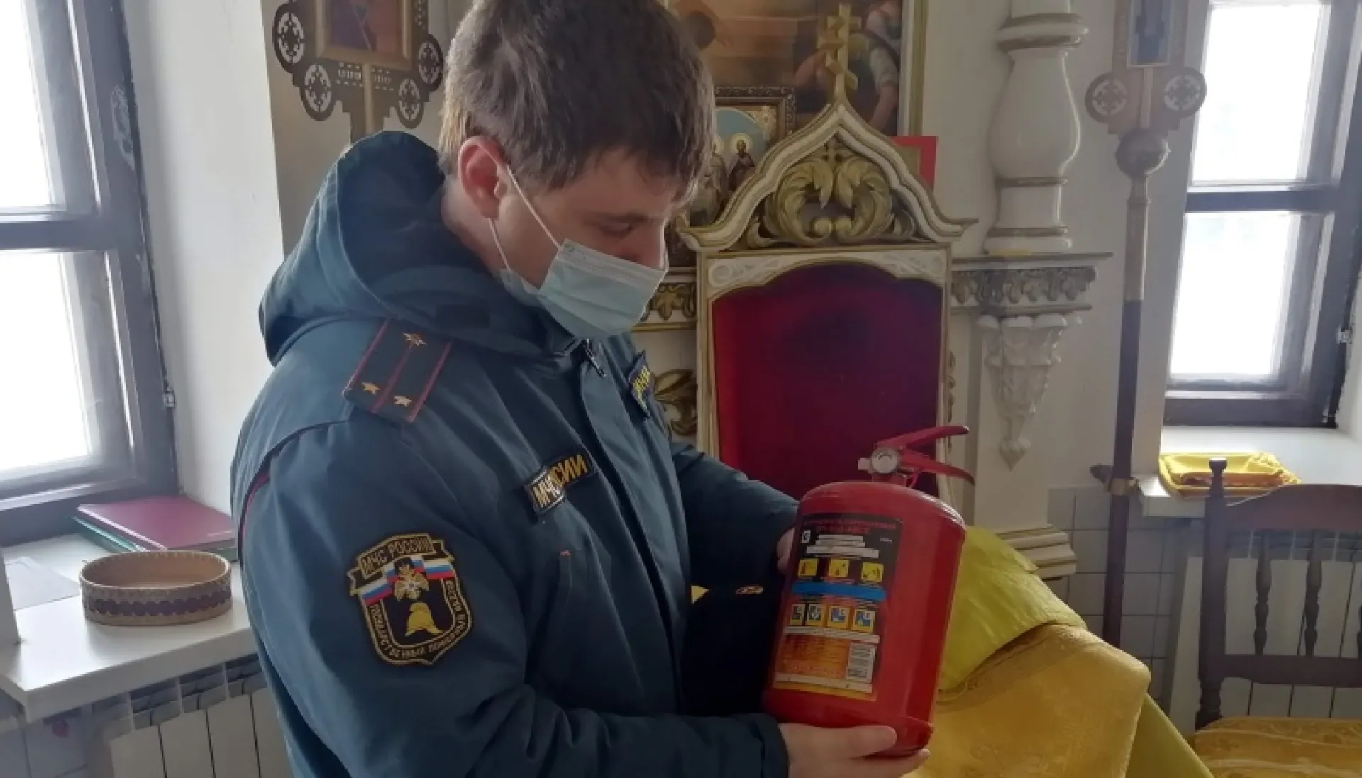Сотрудники МЧС проверили храмы в Алтайском крае в преддверии Пасхи Сотрудники МЧС проверили храмы в Алтайском крае в преддверии Пасхи