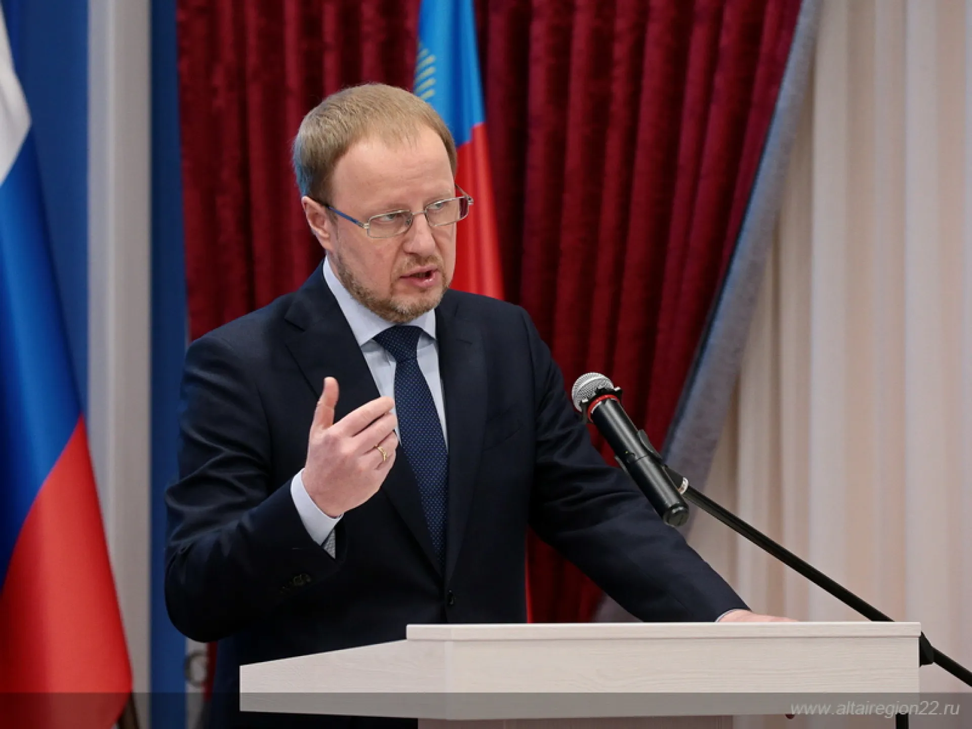 Виктор Томенко призвал банкиров к долгосрочной ответственной и профессиональной работе в условиях санкций Виктор Томенко призвал банкиров к долгосрочной ответственной и профессиональной работе в условиях санкций