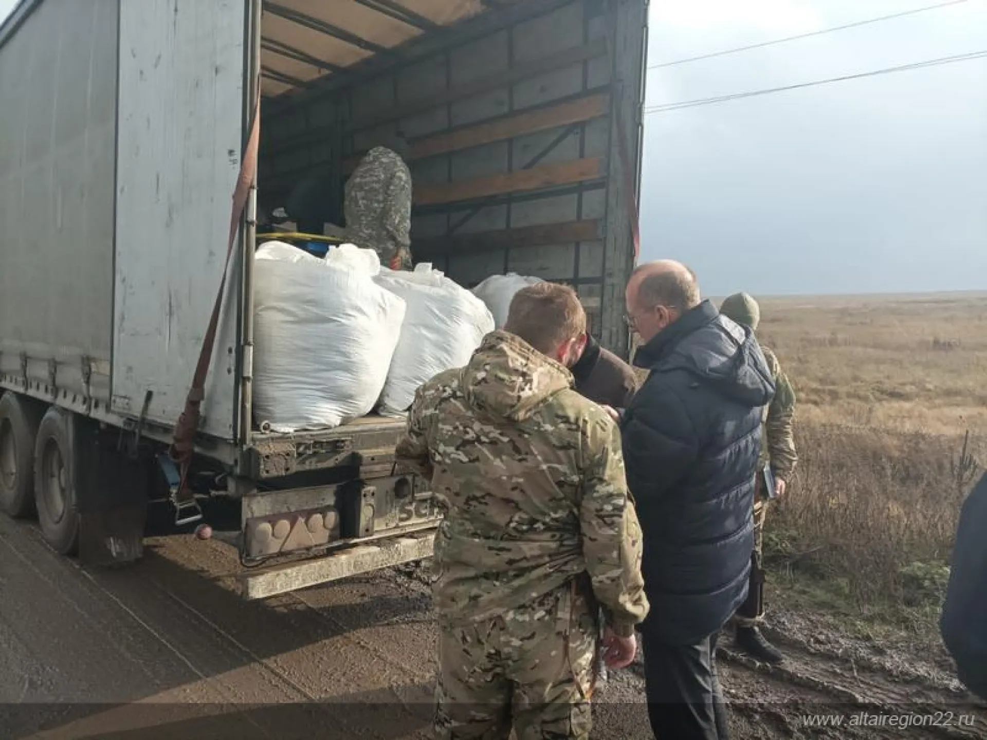 Из Алтайского края в зону специальной военной операции доставлена техника высокой проходимости и вещи для организации быта военнослужащих Из Алтайского края в зону специальной военной операции доставлена техника высокой проходимости и вещи для организации быта военнослужащих