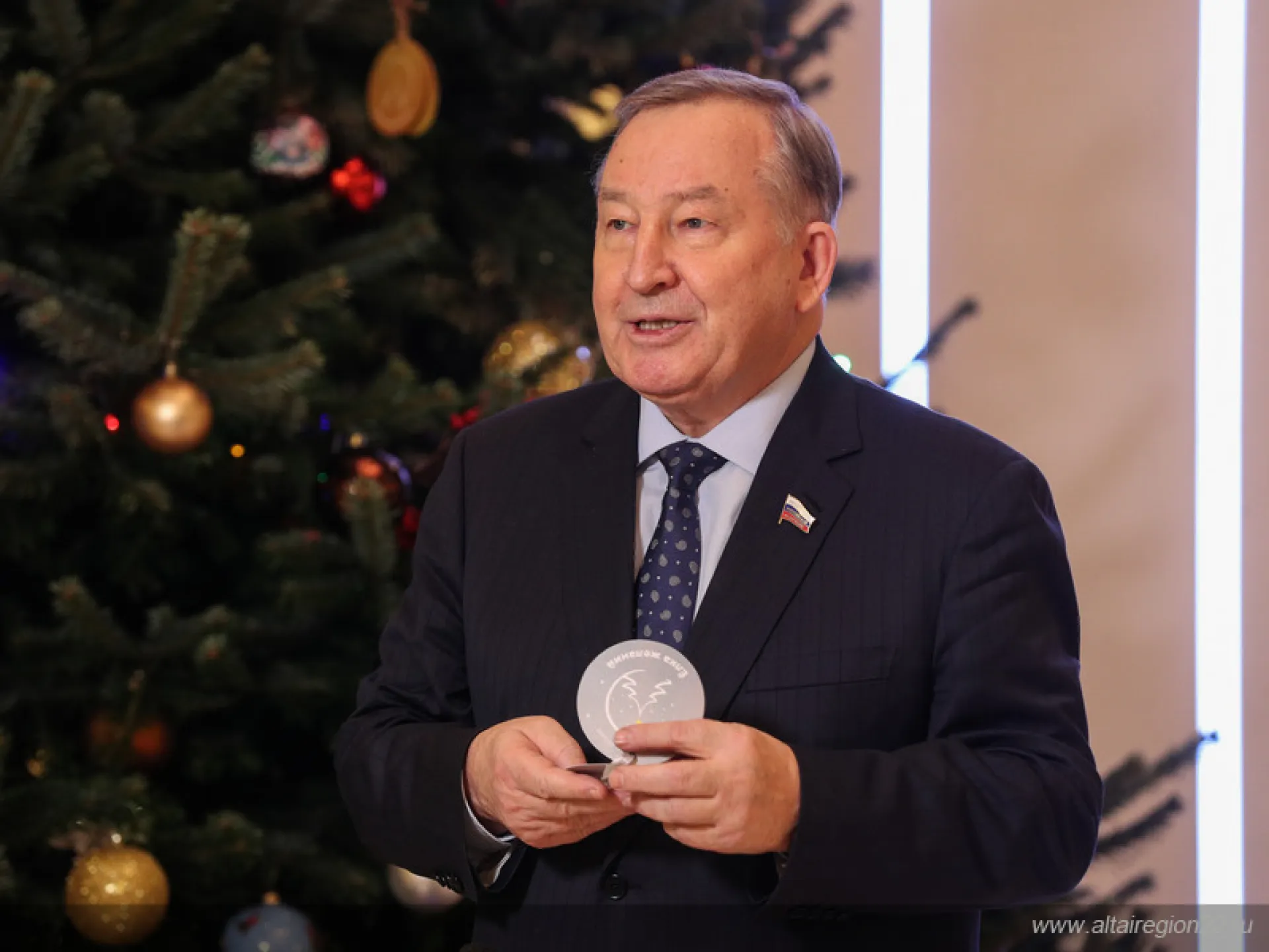 Сенатор РФ Александр Карлин исполнил мечту 9-летнего барнаульца к Новому году Сенатор РФ Александр Карлин исполнил мечту 9-летнего барнаульца к Новому году