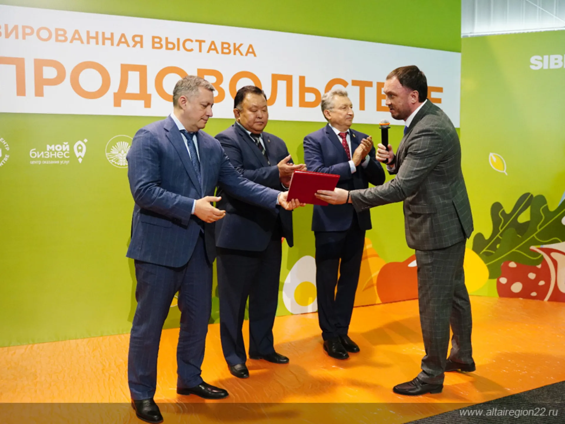 Виктор Томенко направил приветствие участникам выставки «Сибпродовольствие» в Иркутске Виктор Томенко направил приветствие участникам выставки «Сибпродовольствие» в Иркутске