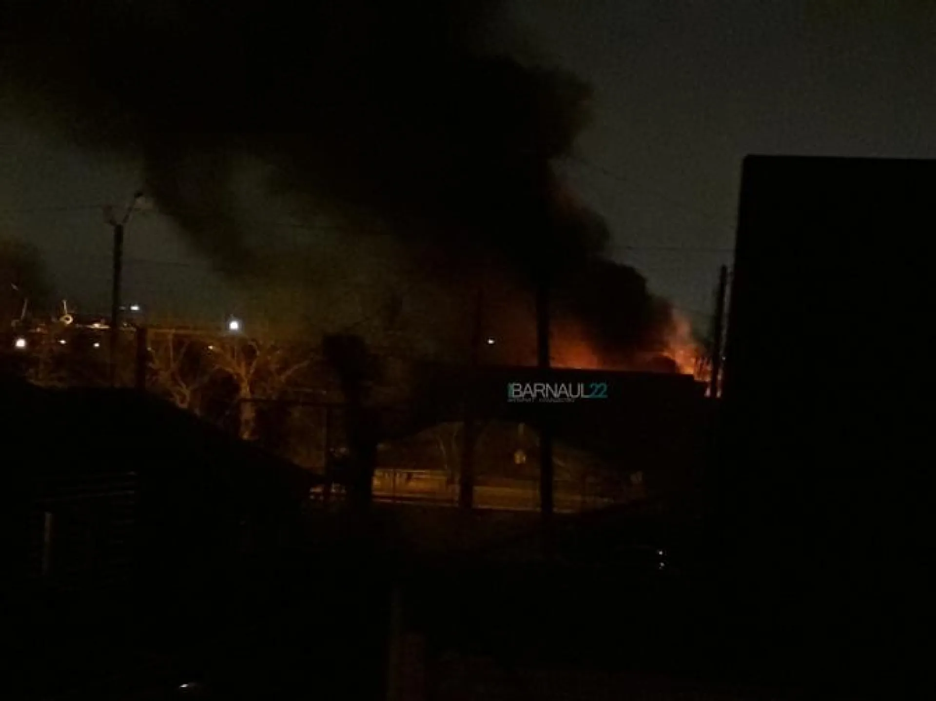 Пожар в частном секторе произошёл в Барнауле