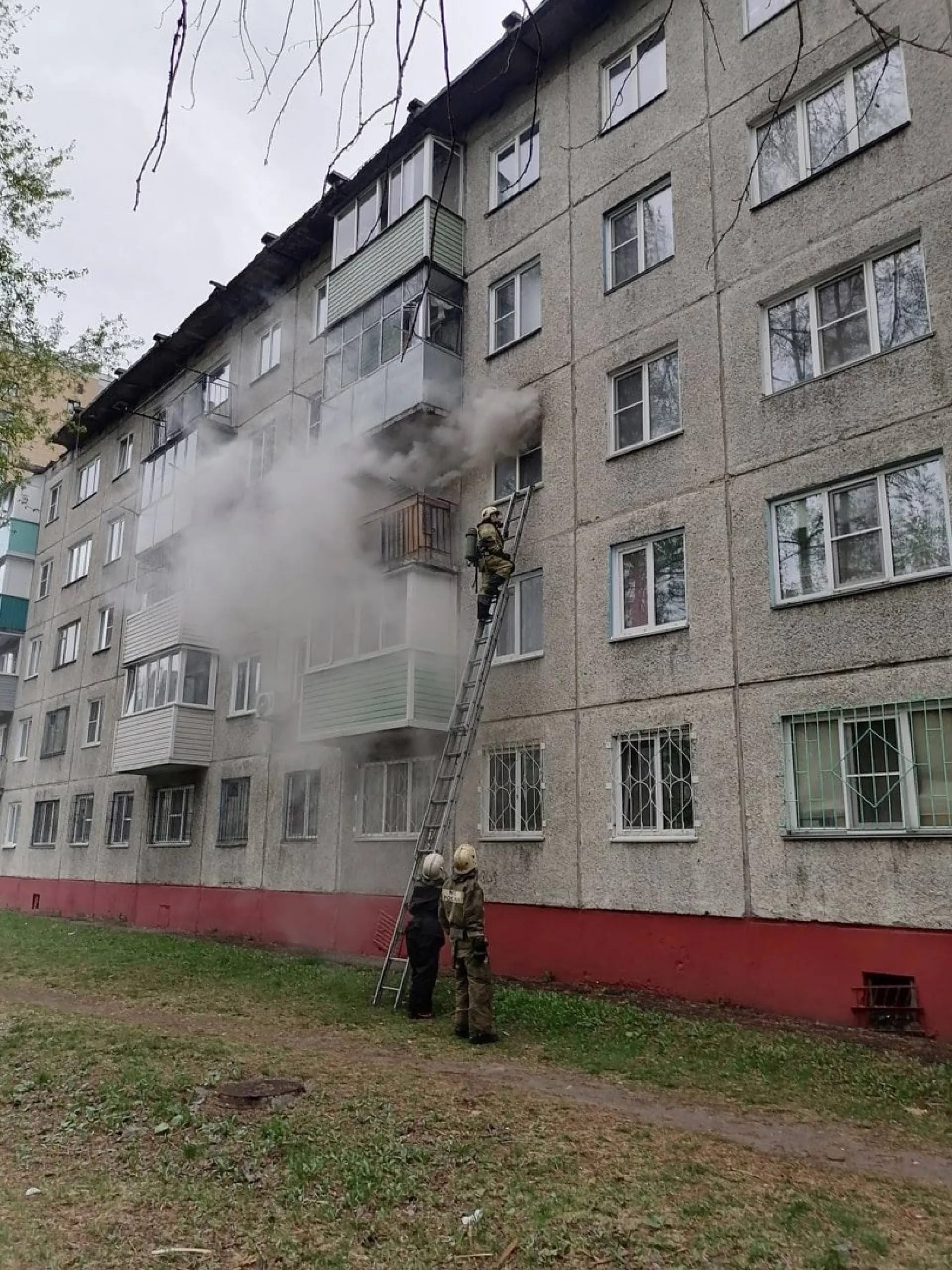 Пожар произошел на ул. Полярной в Барнауле Пожар произошел на ул. Полярной в Барнауле