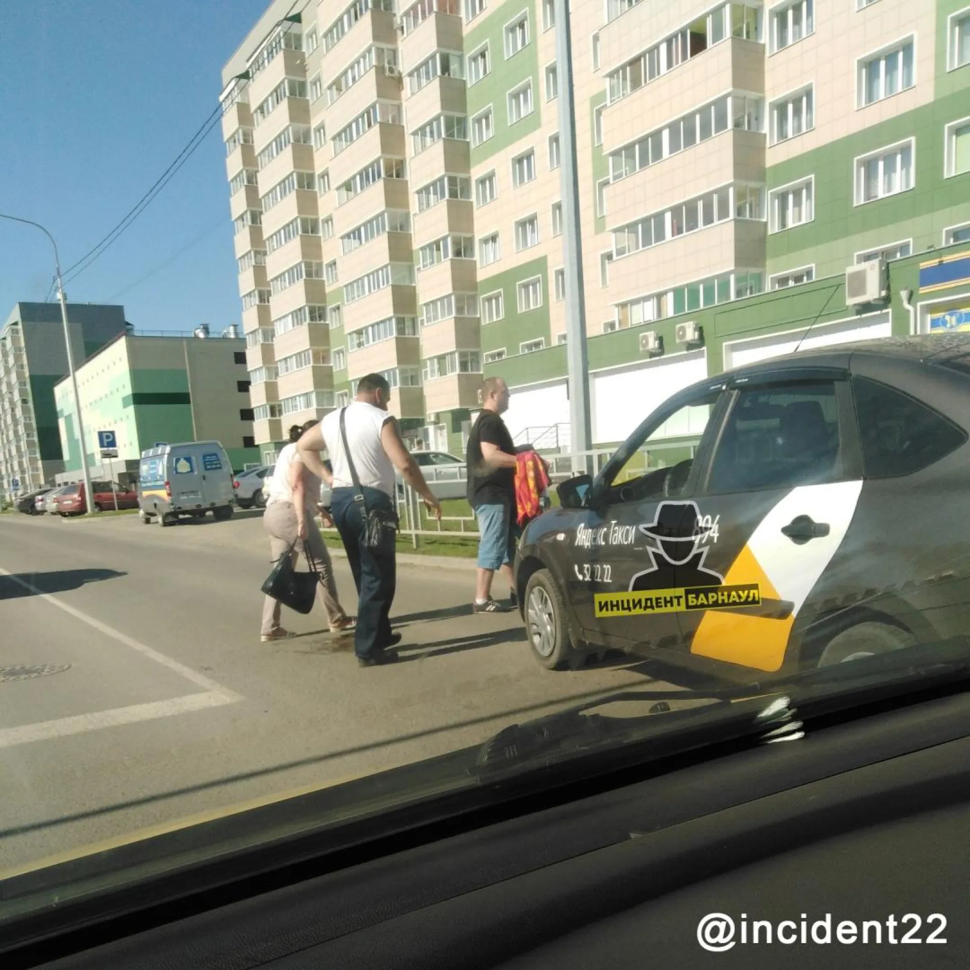 Соцсети: женщину сбили на пешеходном переходе в Барнауле Соцсети: женщину сбили на пешеходном переходе в Барнауле