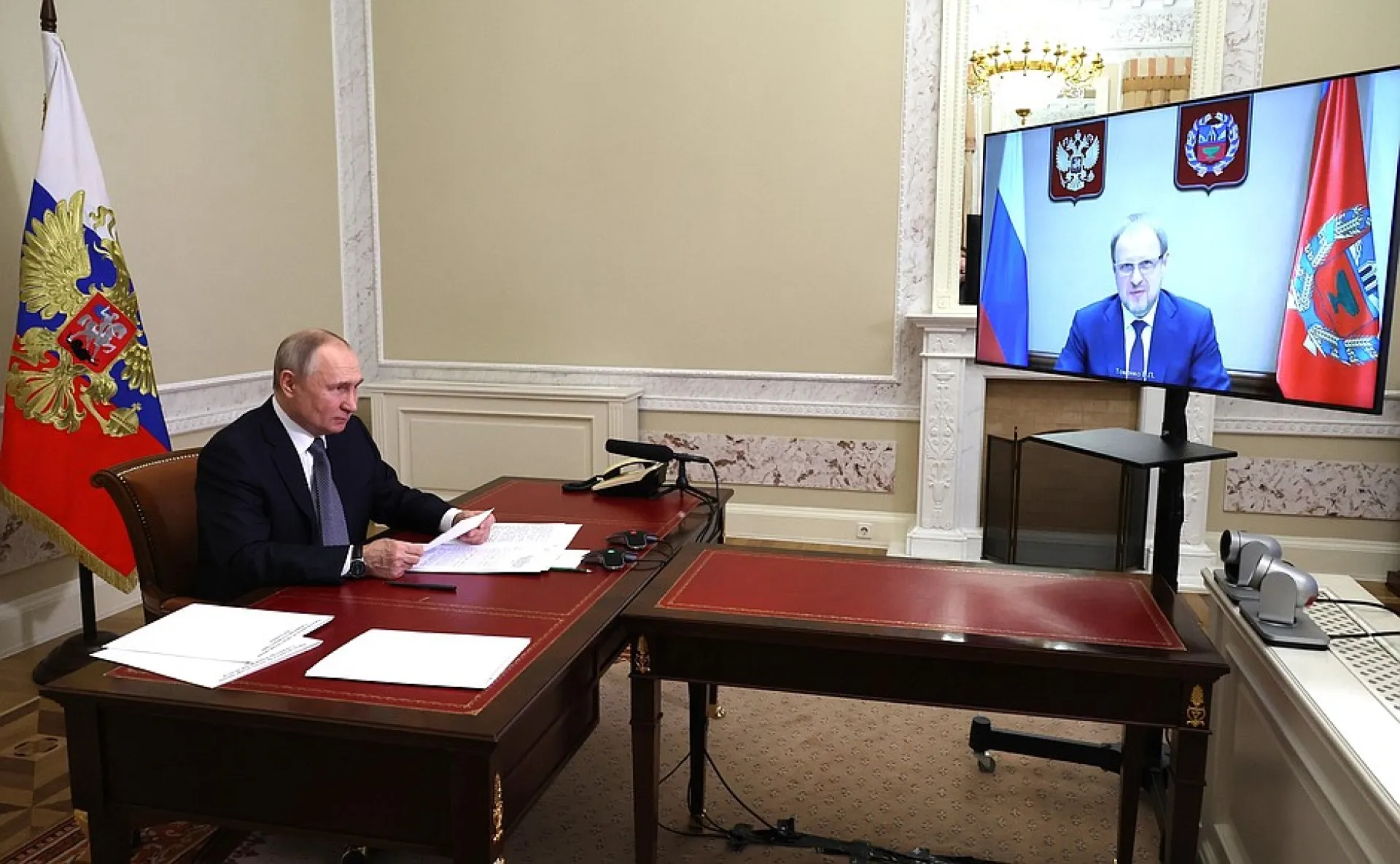 Алтайские политологи оценили встречу Владимира Путина и Виктора Томенко