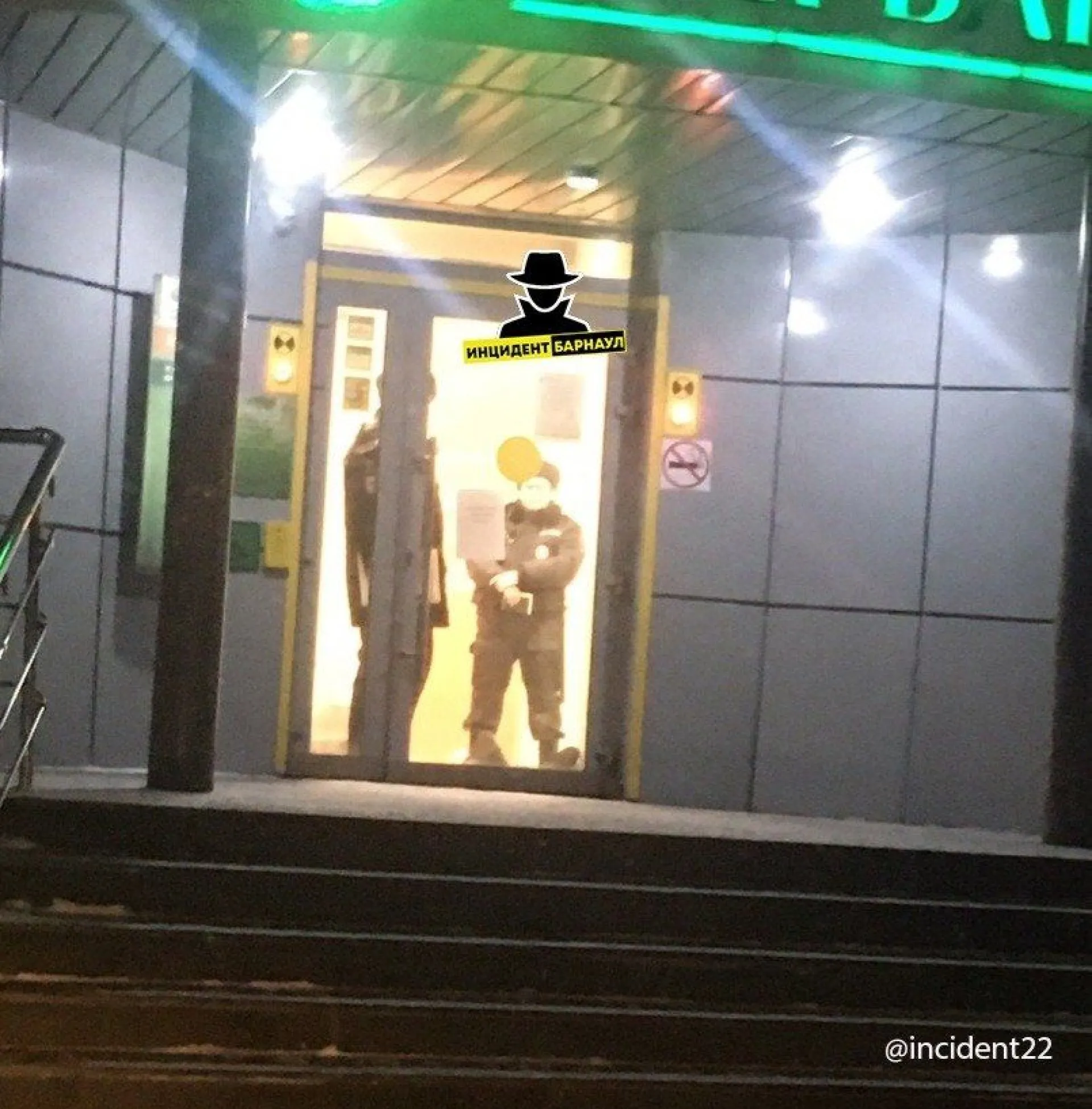Мужчина умер в отделении банка в Новоалтайске Мужчина умер в отделении банка в Новоалтайске