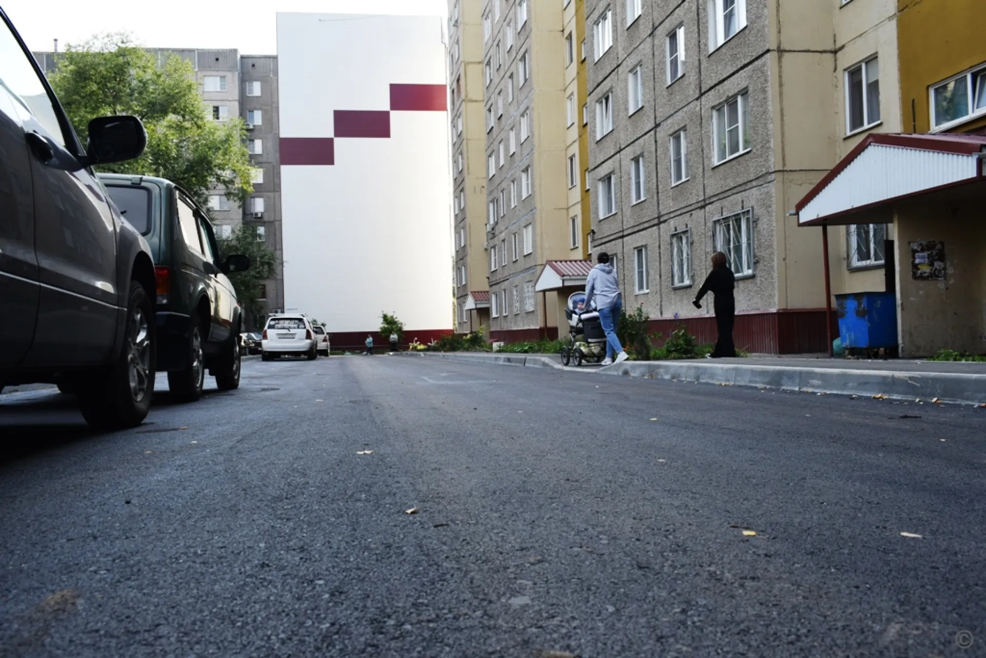 Дворы на улице Энтузиастов ремонтируют в Барнауле Дворы на улице Энтузиастов ремонтируют в Барнауле