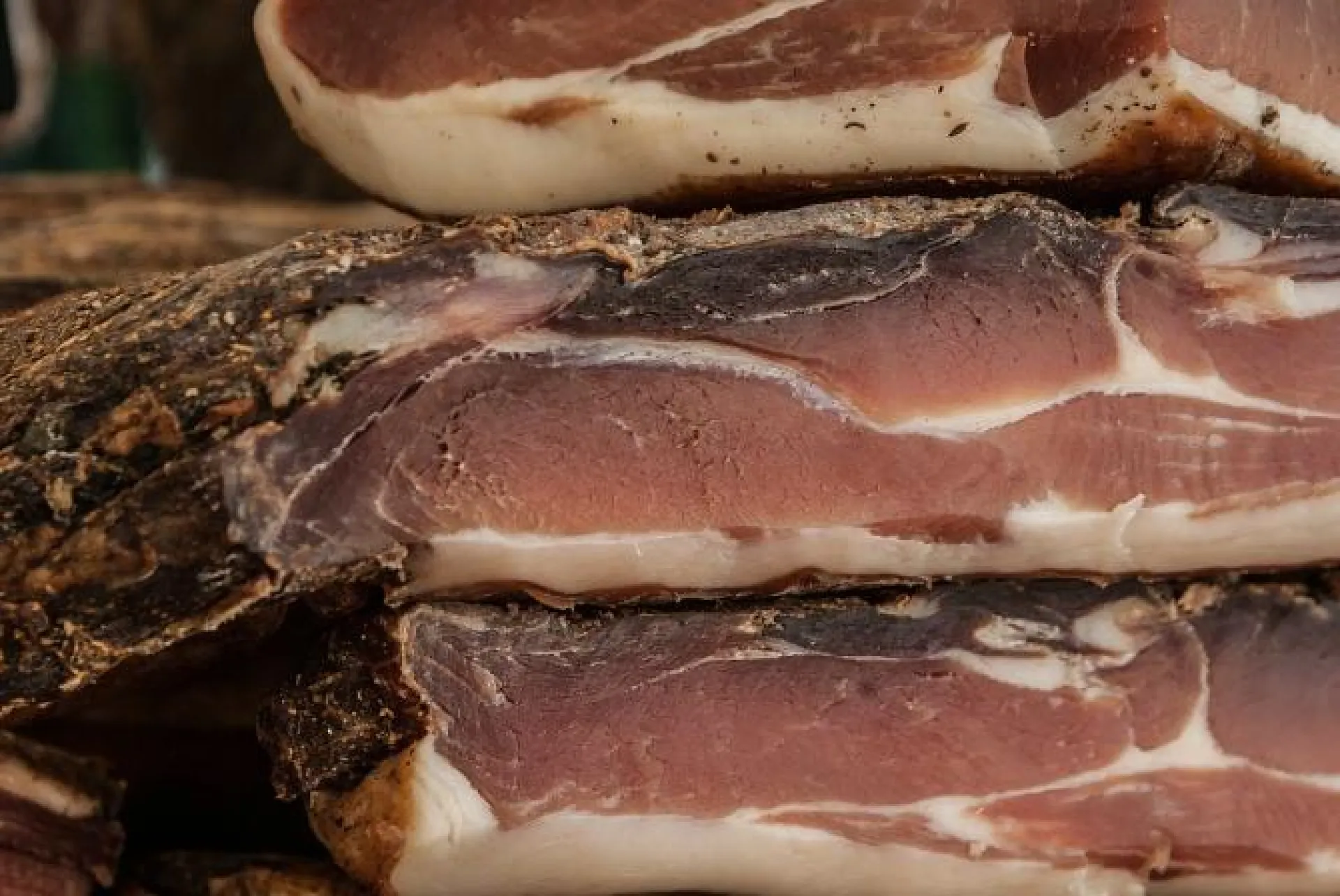 Женщина пыталась провезти в Алтайский край опасное мясо из Вьетнама Женщина пыталась провезти в Алтайский край опасное мясо из Вьетнама