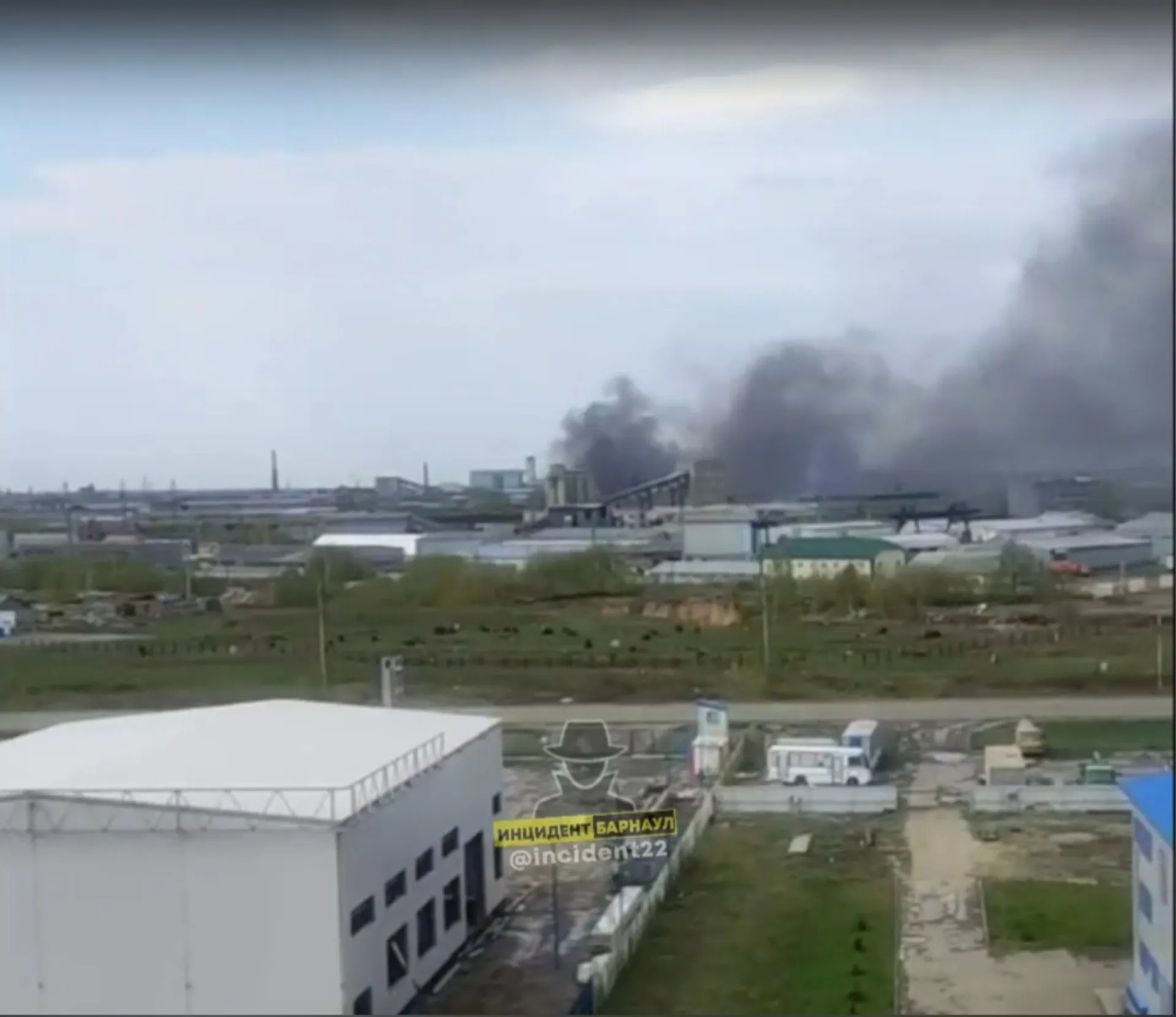 В Барнауле заметили столб дыма В Барнауле заметили столб дыма