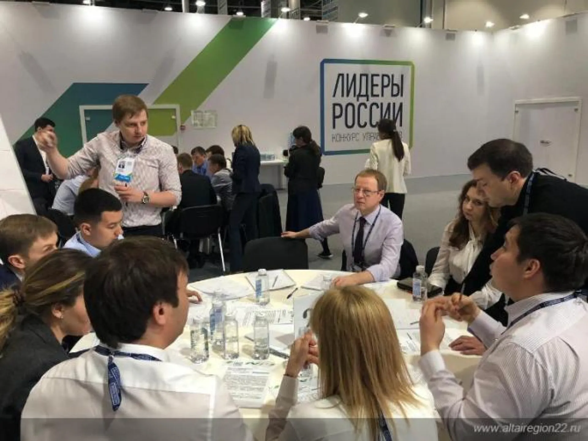 Виктор Томенко с участниками конкурса «Лидеры России» работал над развитием туристического потенциала Алтайского края