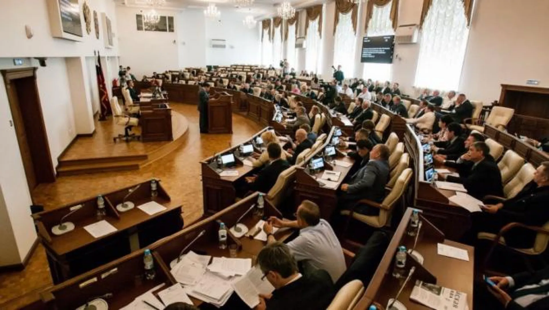 Губернатор Виктор Томенко и председатель АКЗС Александр Романенко поздравили жителей Алтайского края с Днем российского парламентаризма Губернатор Виктор Томенко и председатель АКЗС Александр Романенко поздравили жителей Алтайского края с Днем российского парламентаризма
