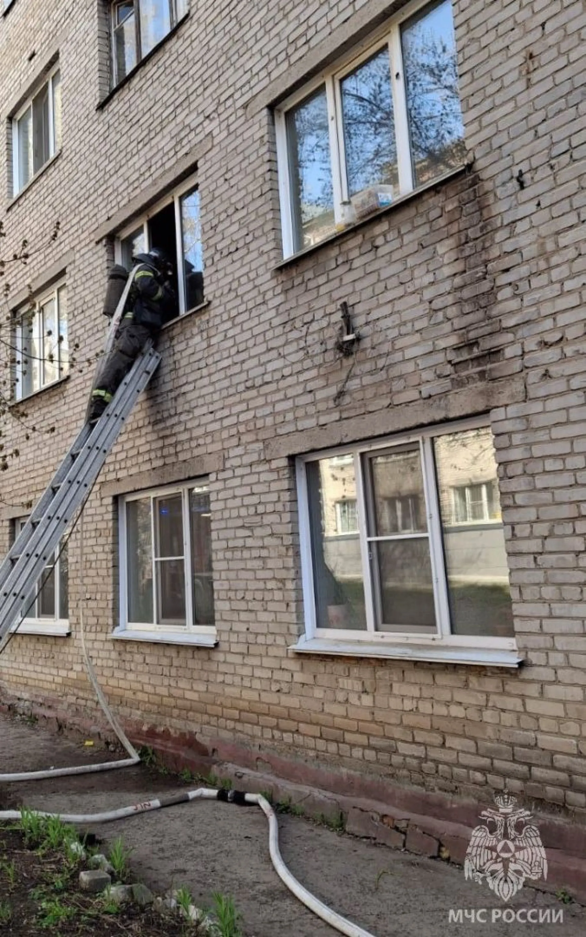 Мужчина погиб при пожаре в барнаульской пятиэтажке Мужчина погиб при пожаре в барнаульской пятиэтажке