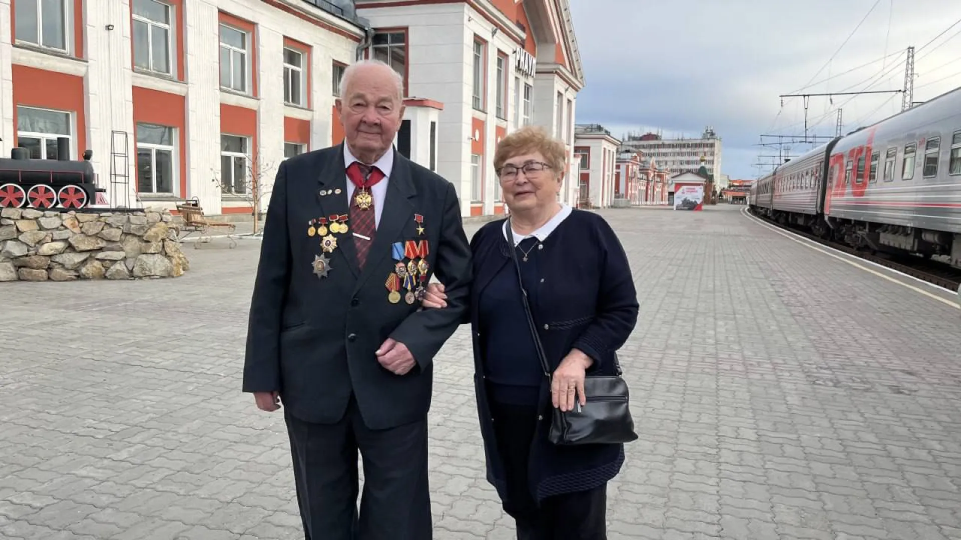 Ветеран из Алтайского края отправился на парад Победы в Москву Ветеран из Алтайского края отправился на парад Победы в Москву
